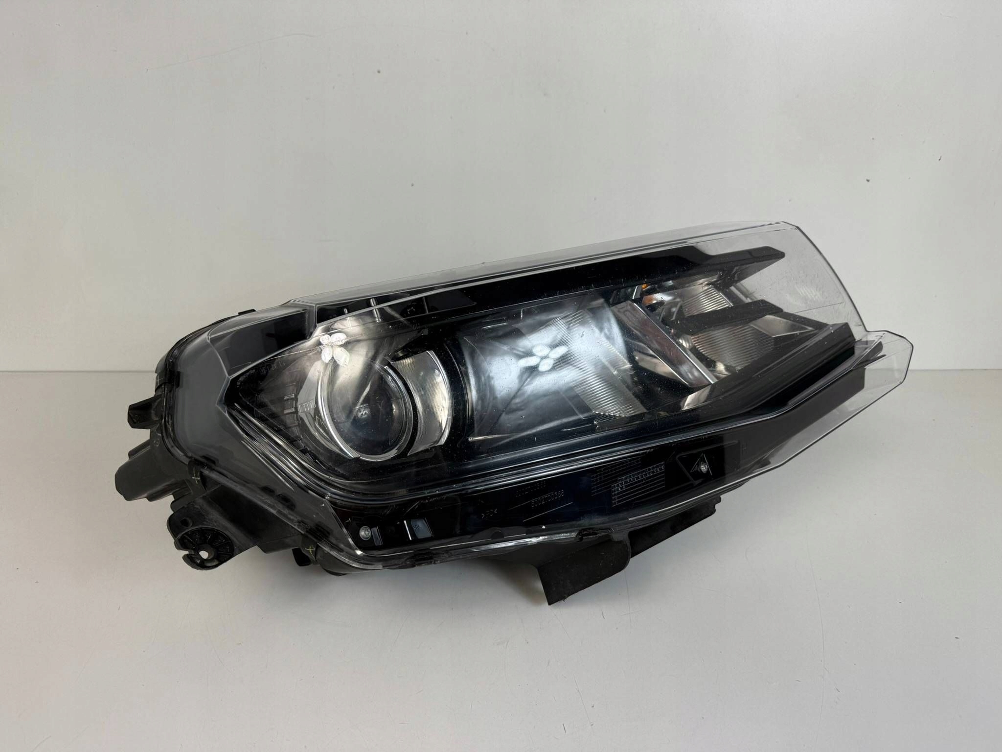 Chevrolet Camaro 2017 right side light front 23509012