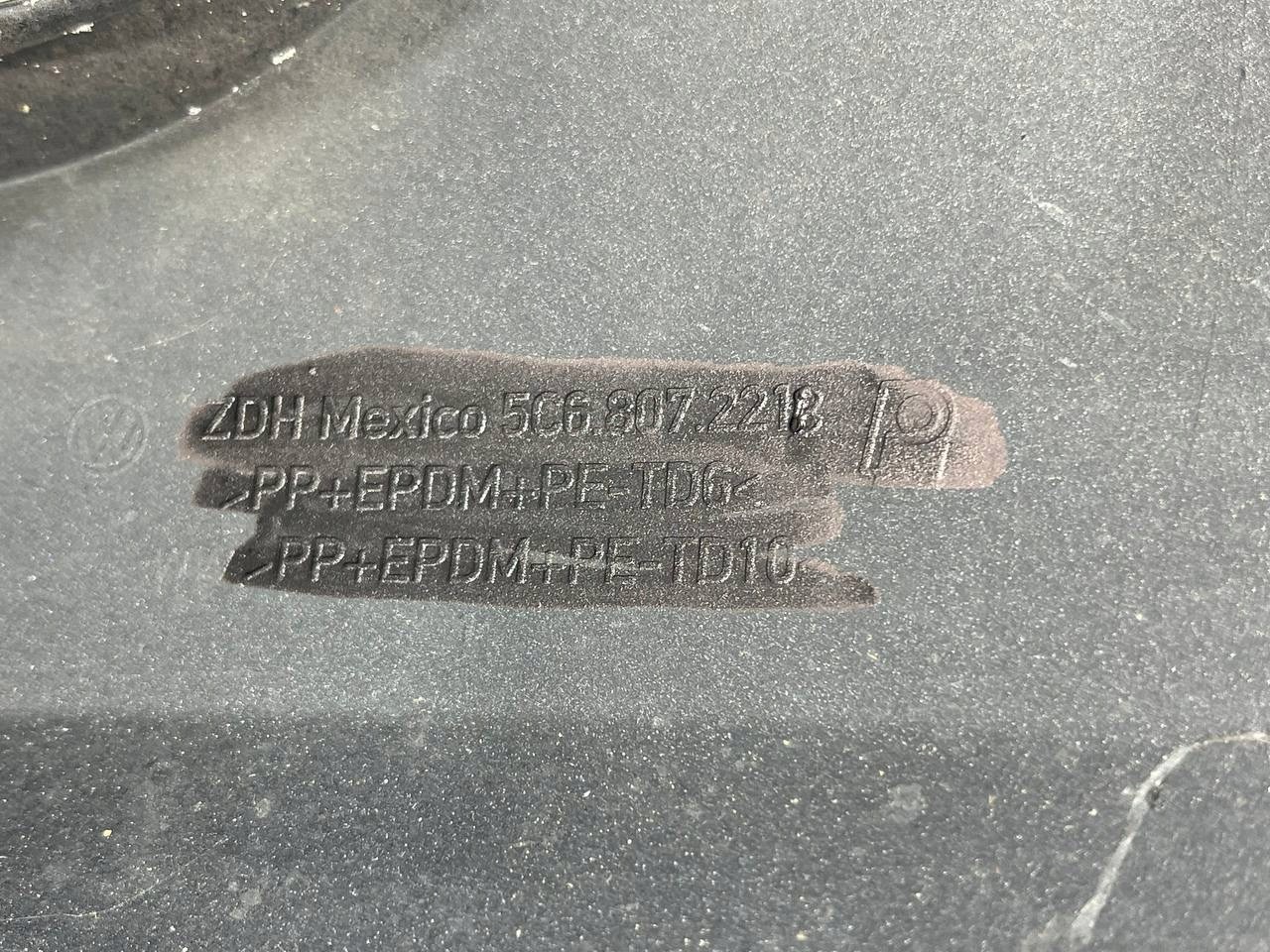 VW JETTA VI 2010-2014 Stoßstange vorne 5C6807221B