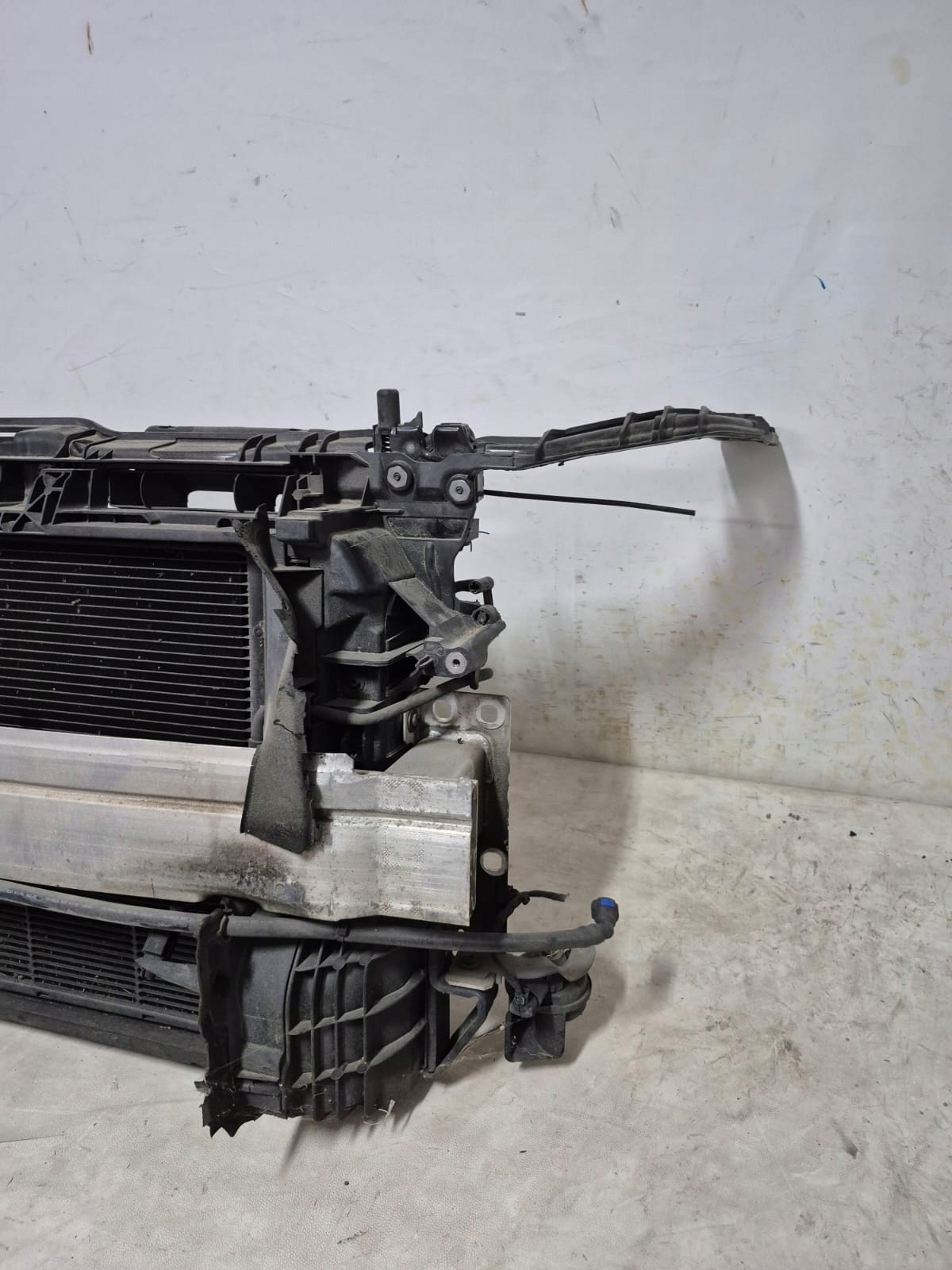 AUDI A1 8X 8X0 10- front body wall front pillar iron radiator