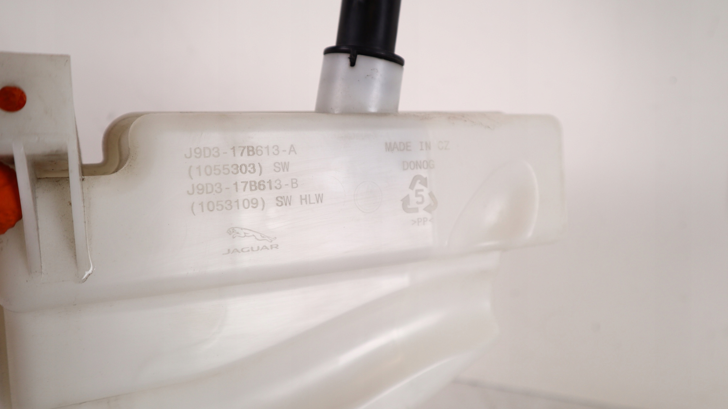 jaguar X590 бачок омывателя J9D3-17B613-A
