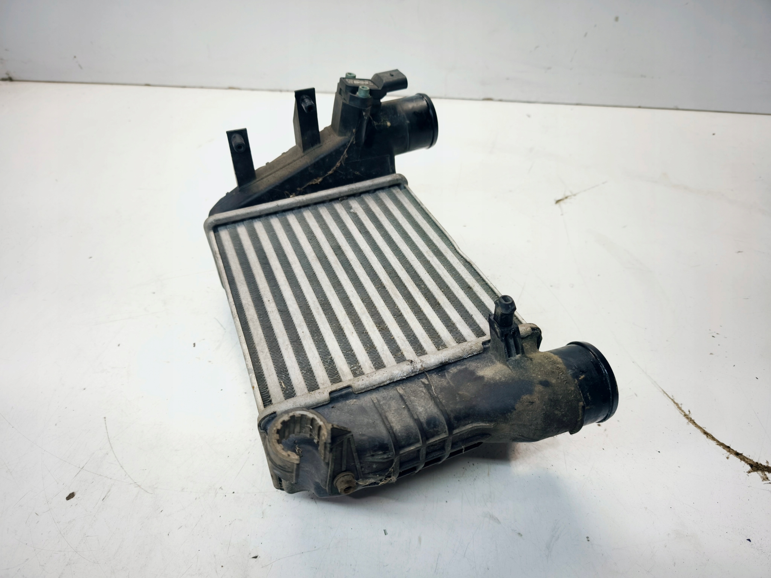 radiator air intercooler left AUDI A4 B6 1.8T TURBO 8E0145805L