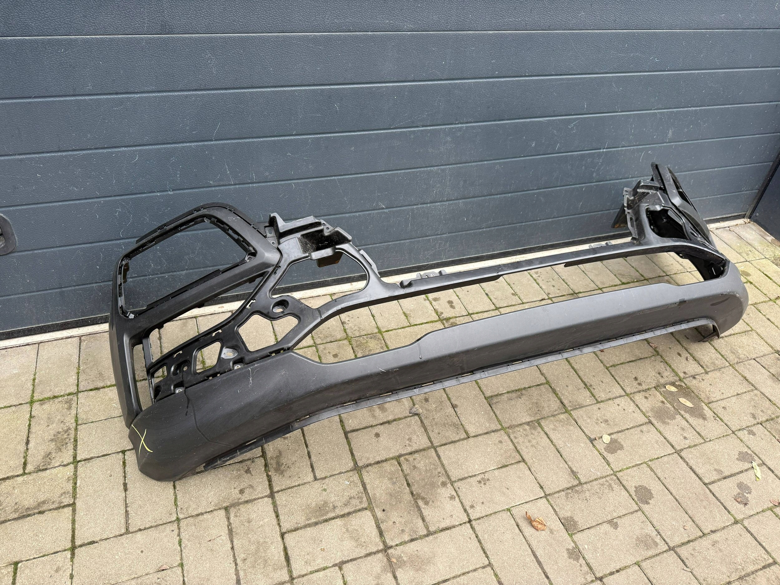 Hyundai Kona and 17- bumper front front