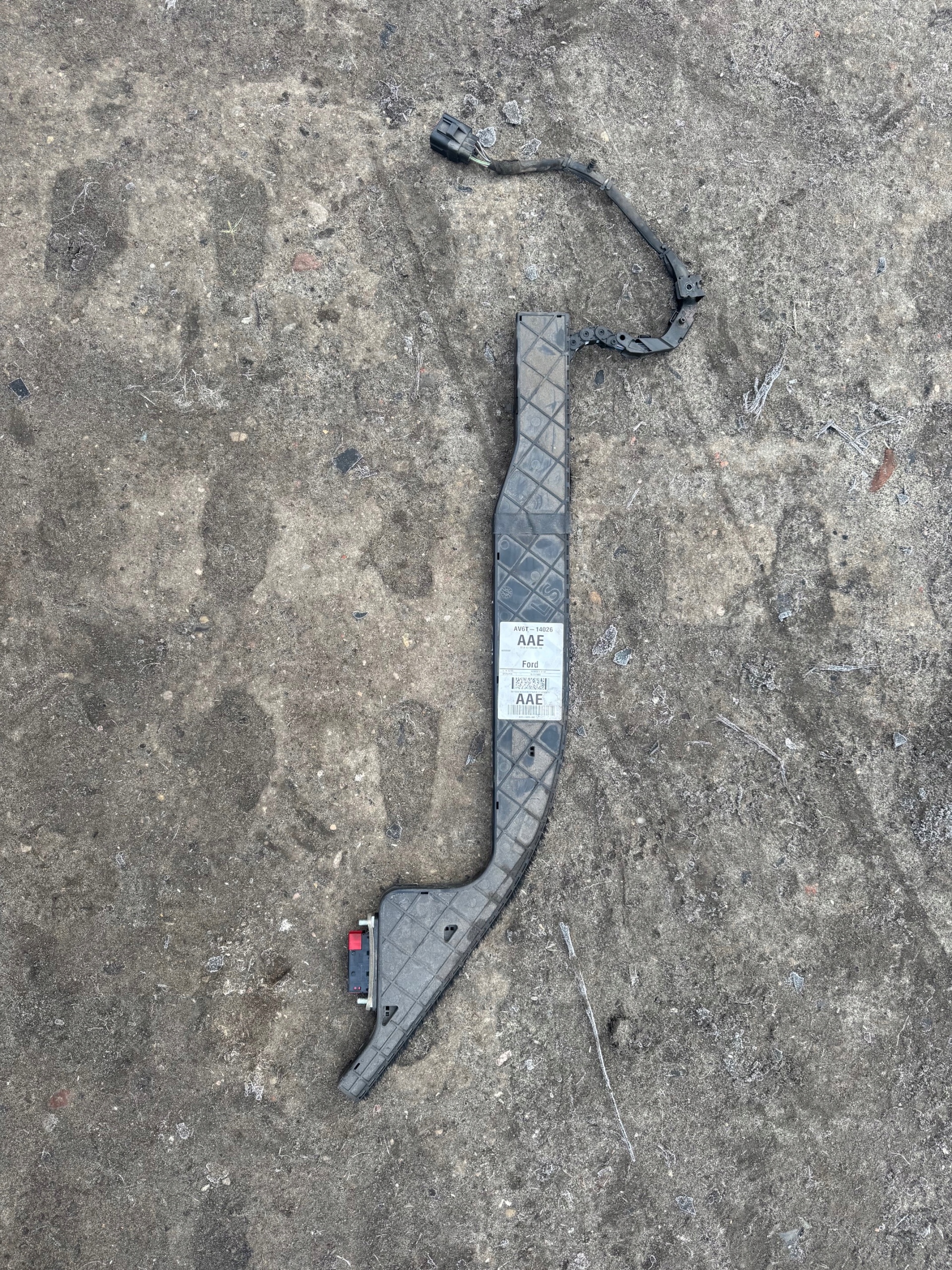 GRAND C-MAX MK2 PROWADNICA INSTALACJI DRZWI LEWY TYŁ AV6T14026AAE