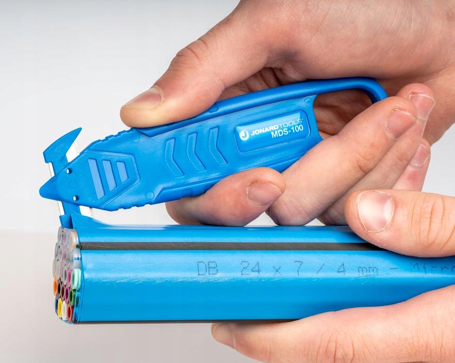 Narzędzie do cięcia i ściagania osłony mikrorurki Marka Jonard