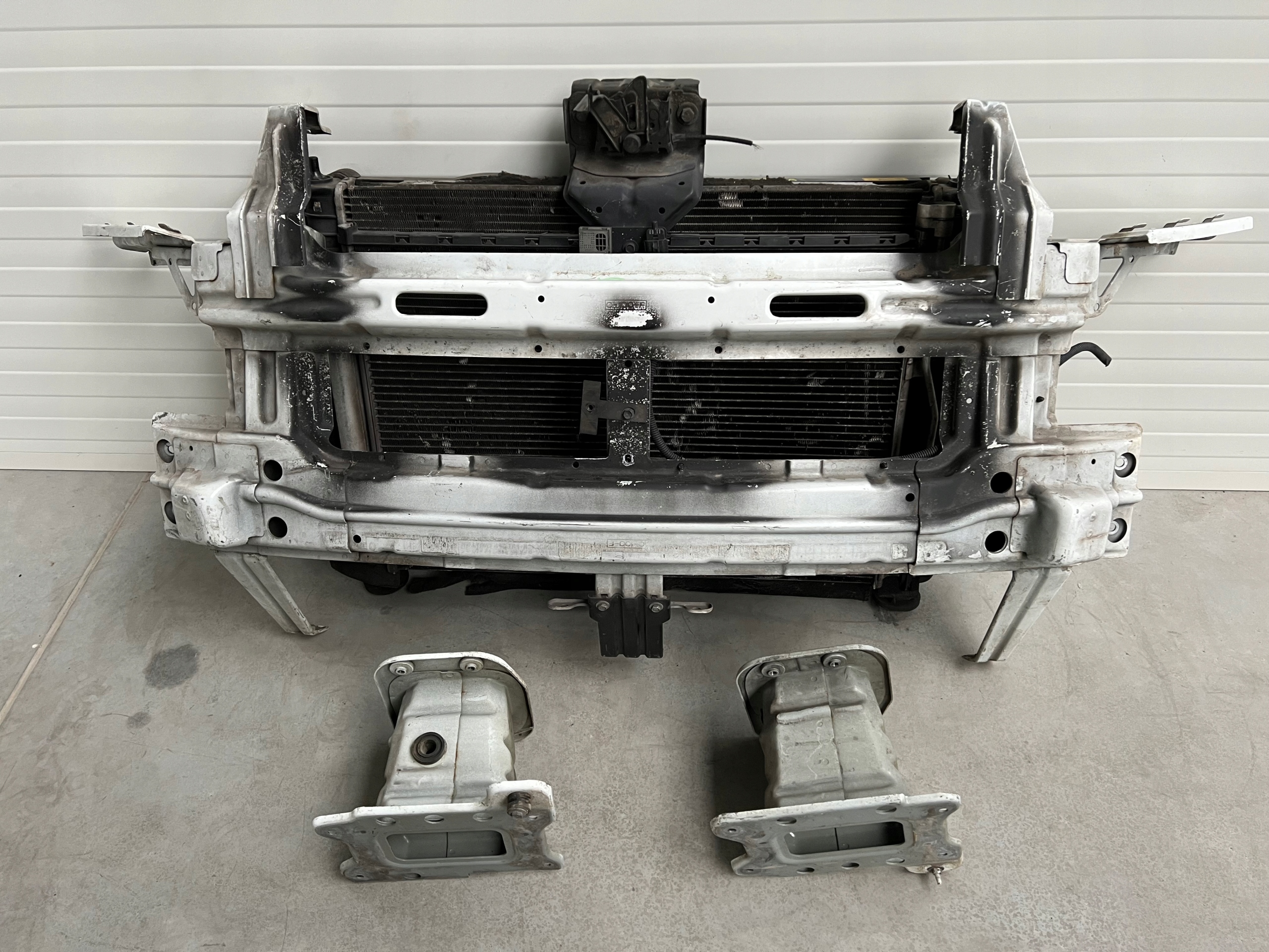 Pas przedni chłodnice Chevrolet Captiva I lift