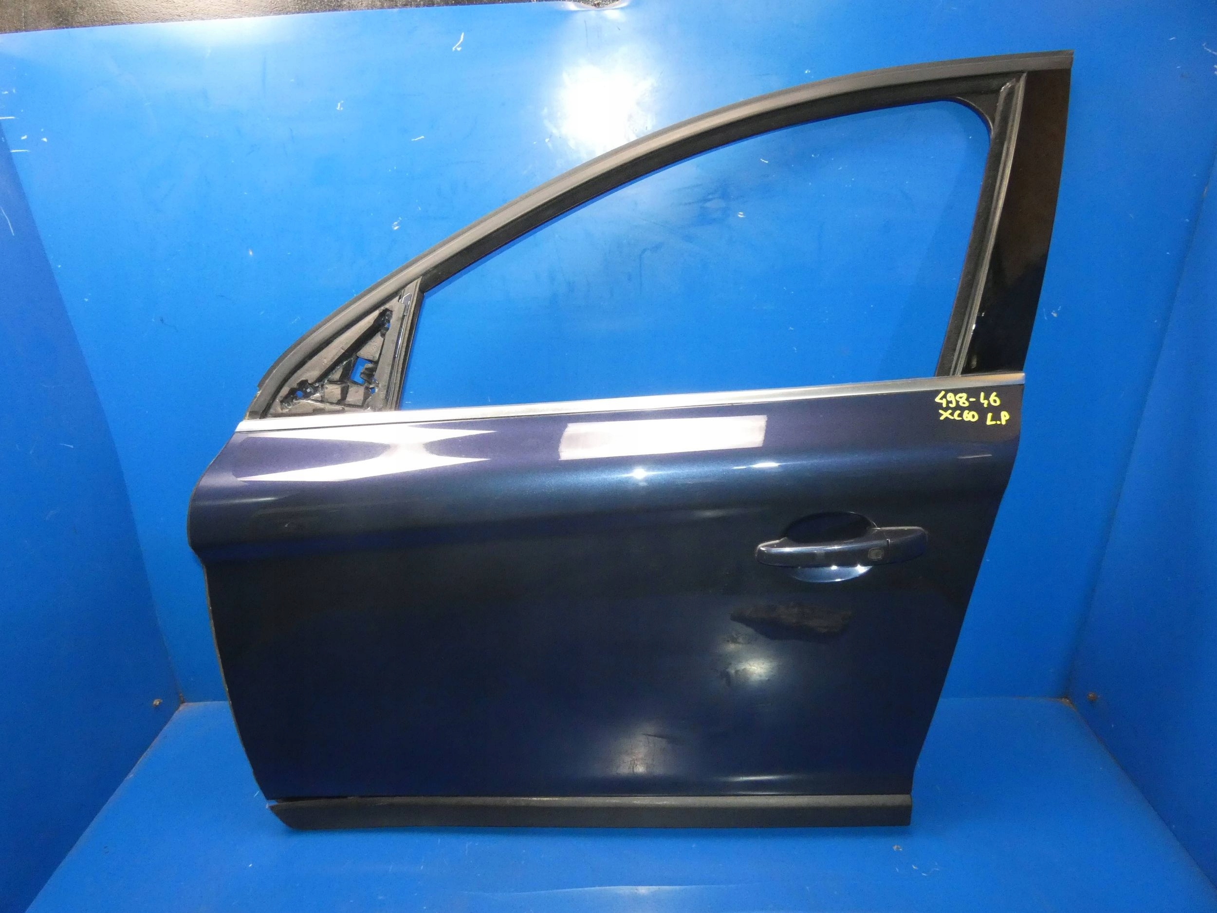 VOLVO XC60 and door left front front 498-46