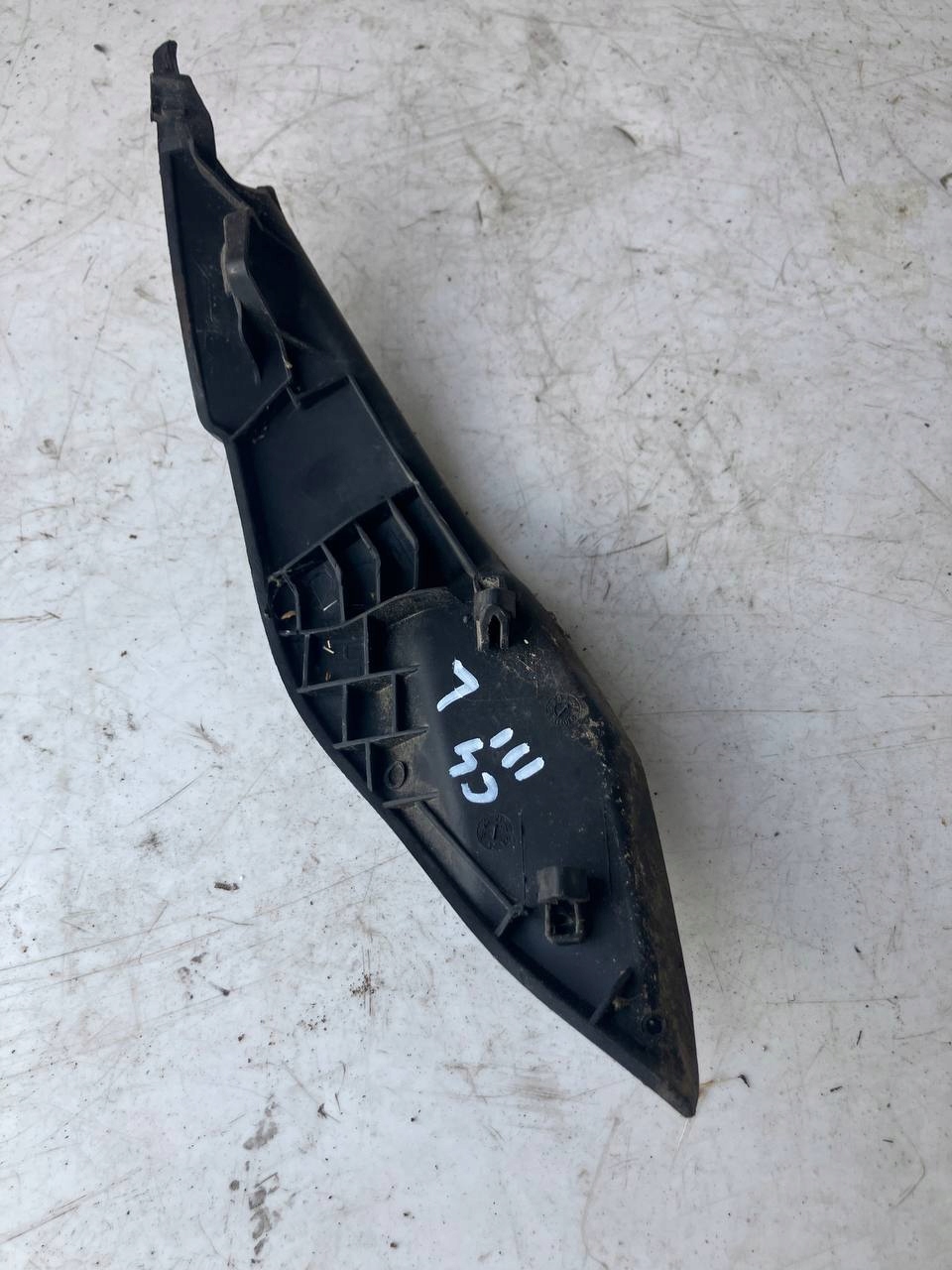 corner cover spoiler under the window left CITROEN C4 III 9833359780