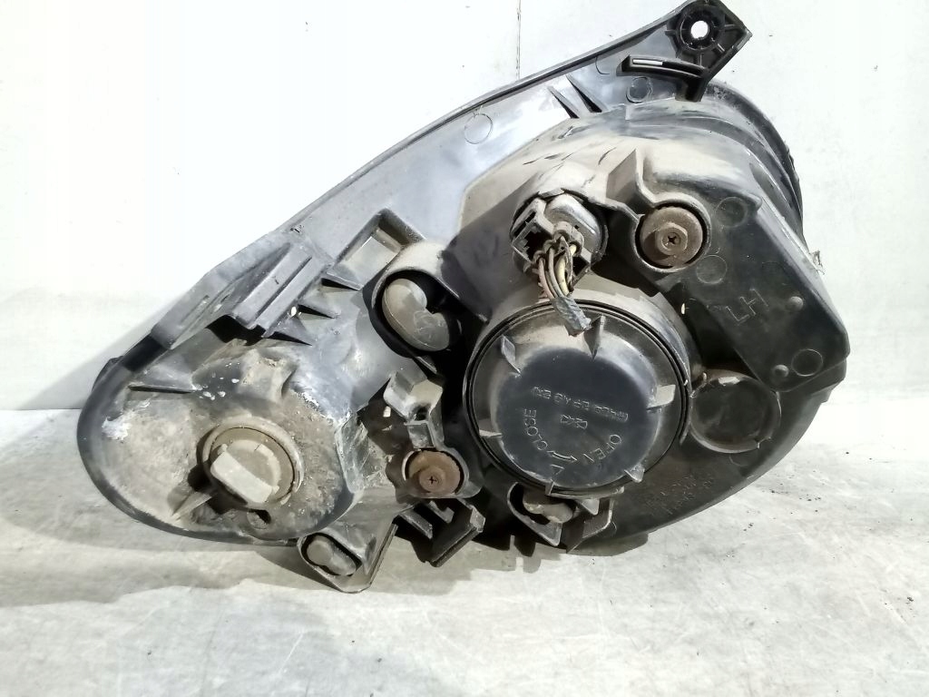 Kia Picanto and lift light left front front