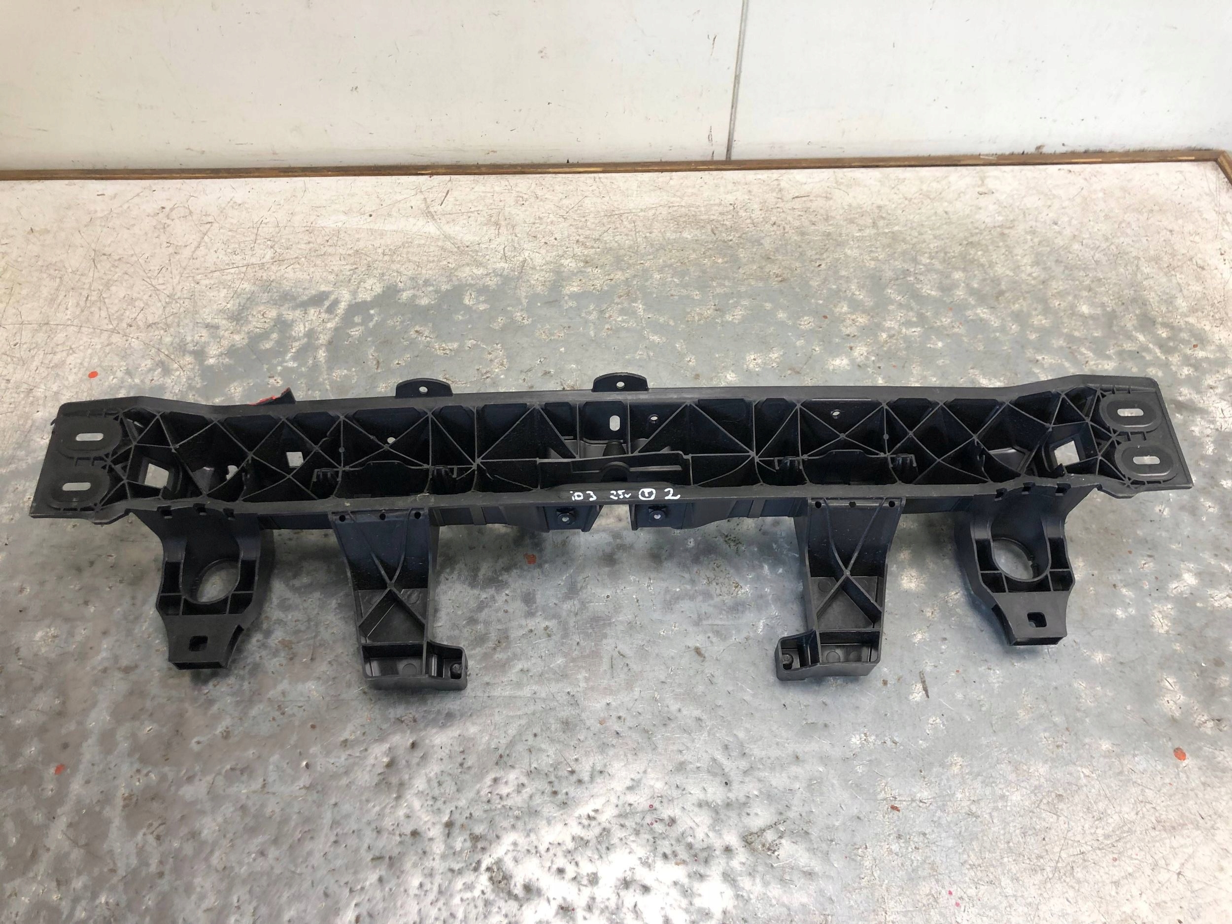 wall support of the front VW ID.3 10A805563E