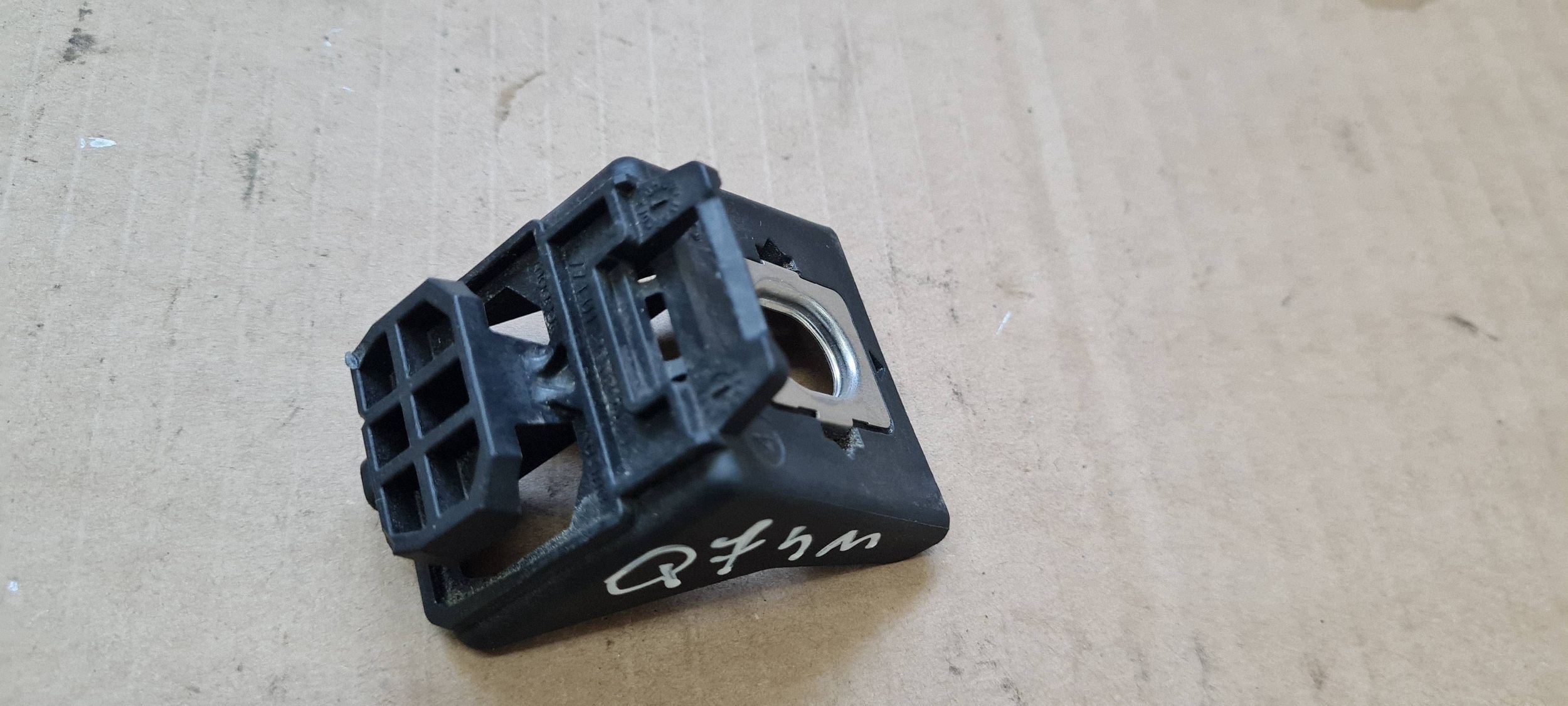Q7 4M bracket holder lights REFLEKTORA front Q8 4M SQ8 SQ7 4M0941453