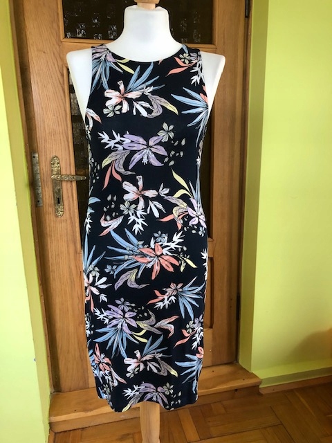 ZESTAW KOMPLET UBRAŃ damskich rozm. M konkrety Wzór dominujący bez wzoru