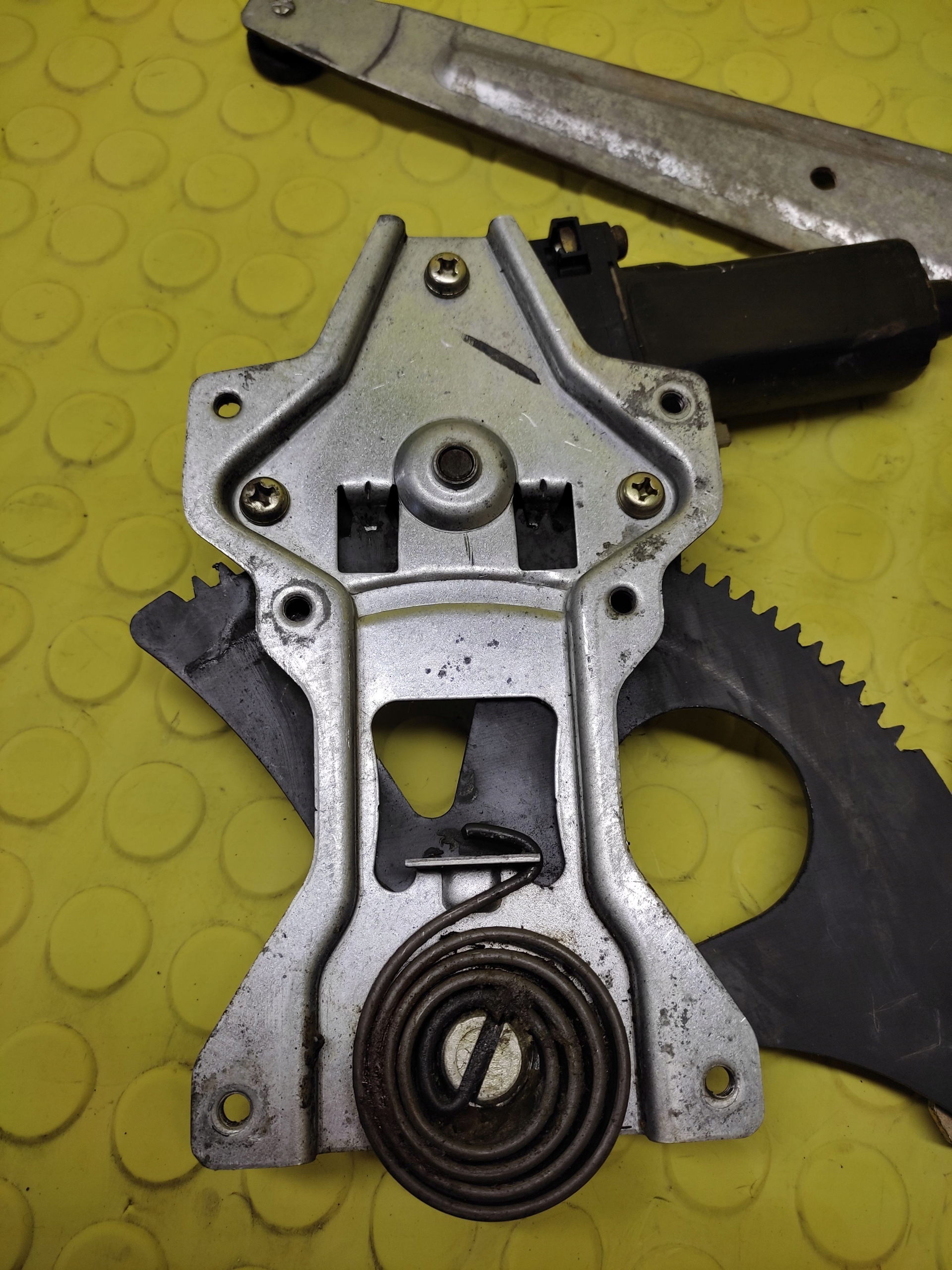 HYUNDAI GALLOPER window regulator left rear part