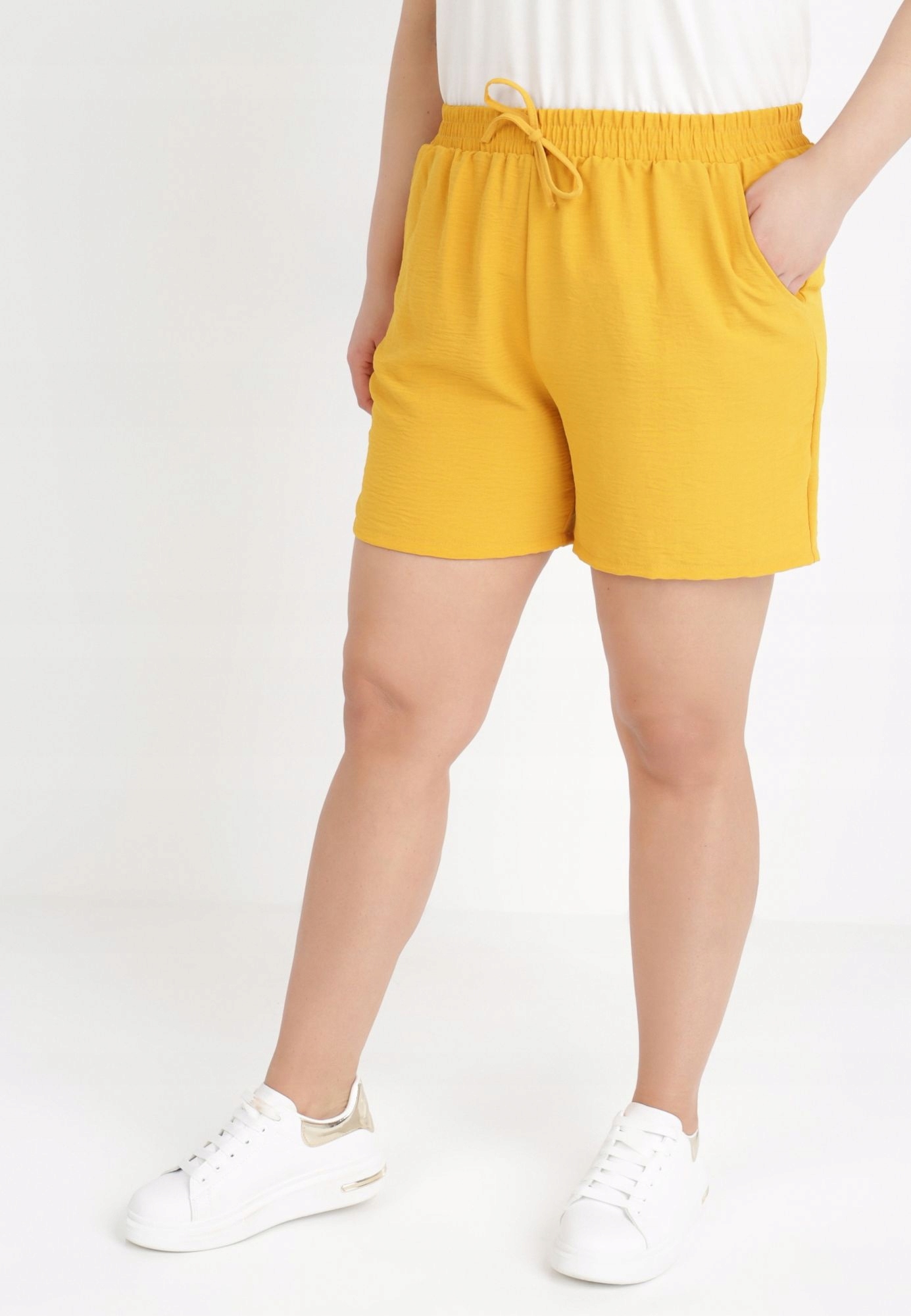 

Born2Be Żółte Szorty damskie