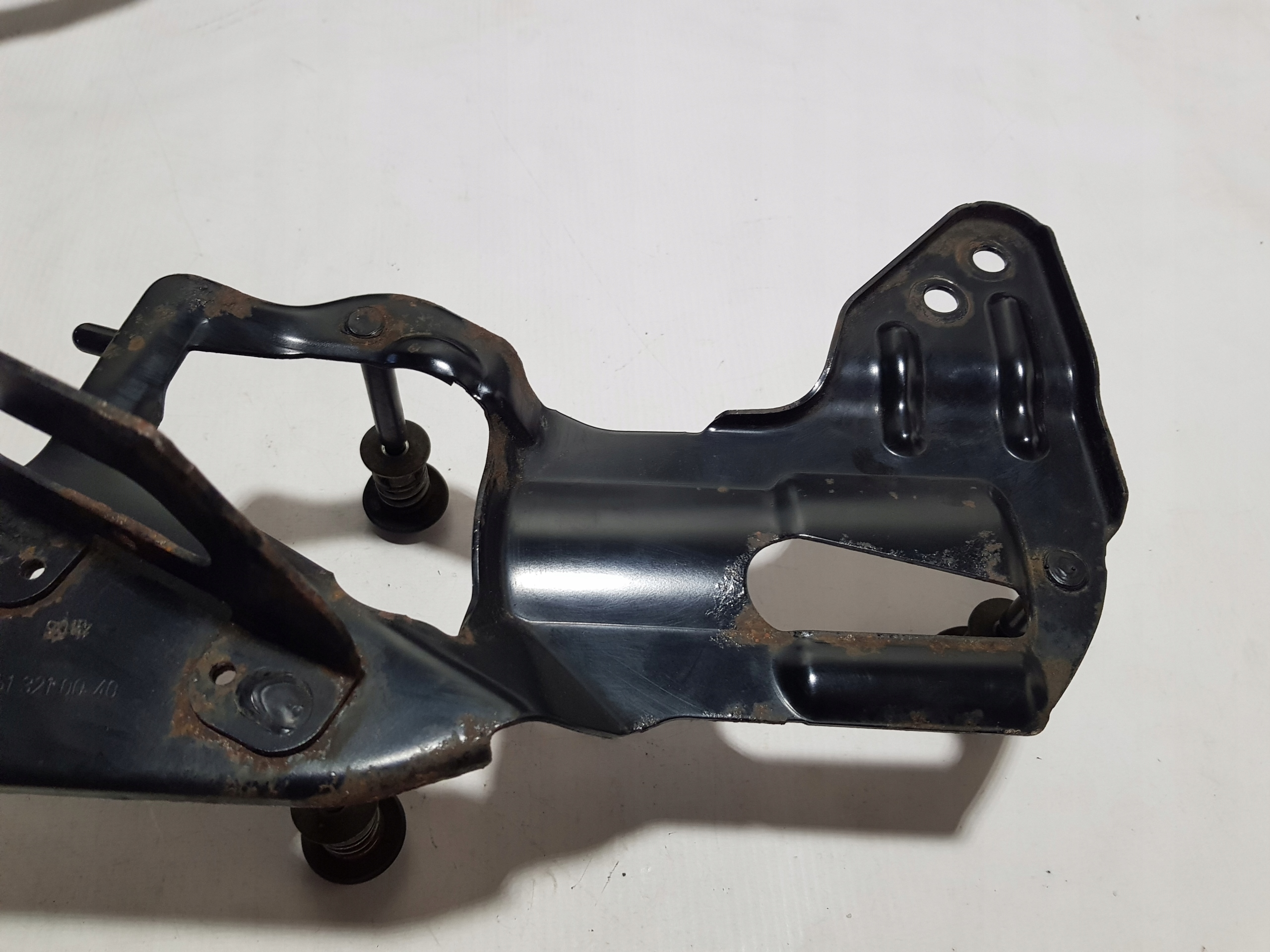 bracket KOMPRESORA AIRMATIC SPREZARKI MERCEDES W251