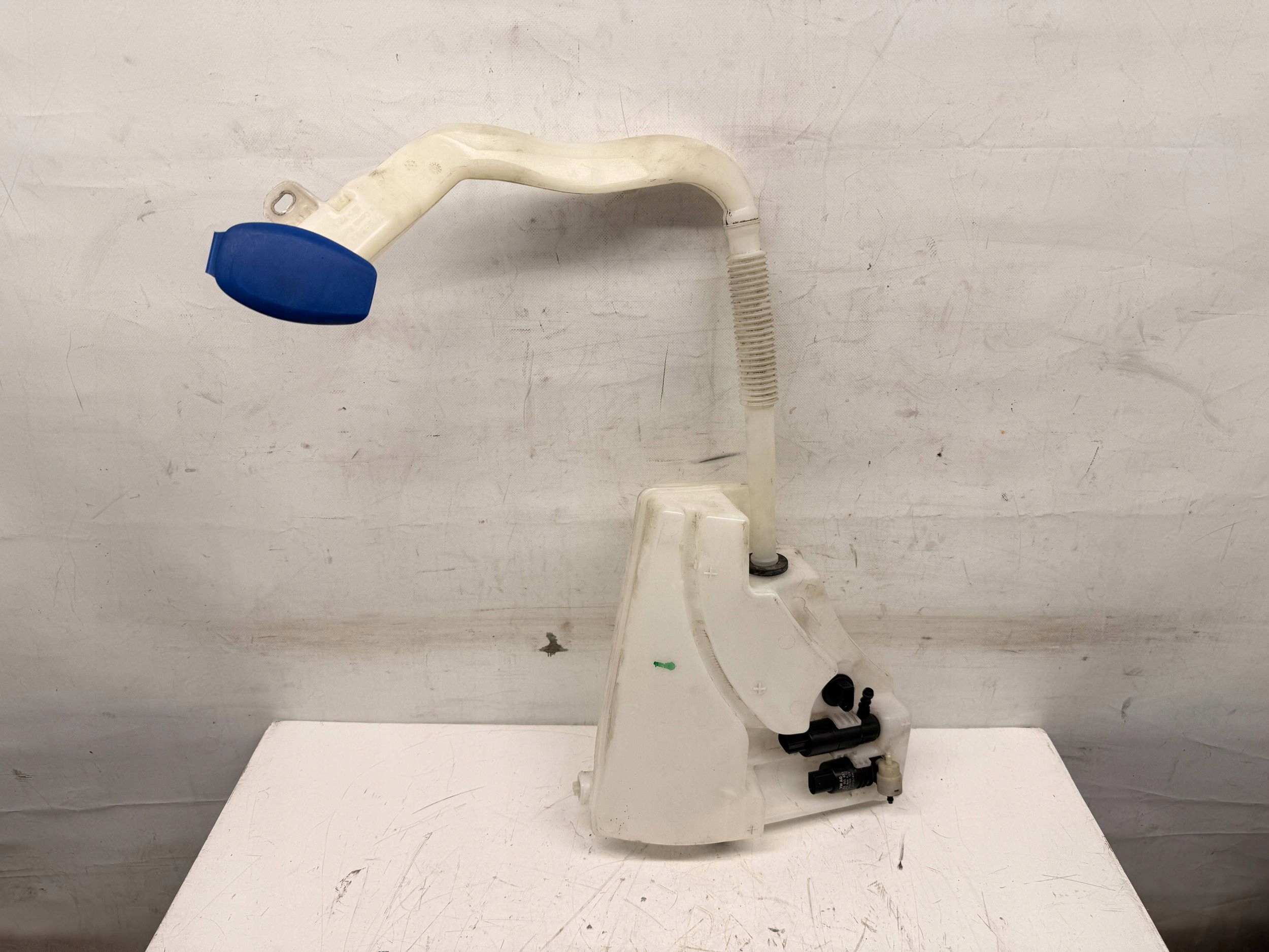 Cayenne II 7P5 washer fluid tank 7P0955453