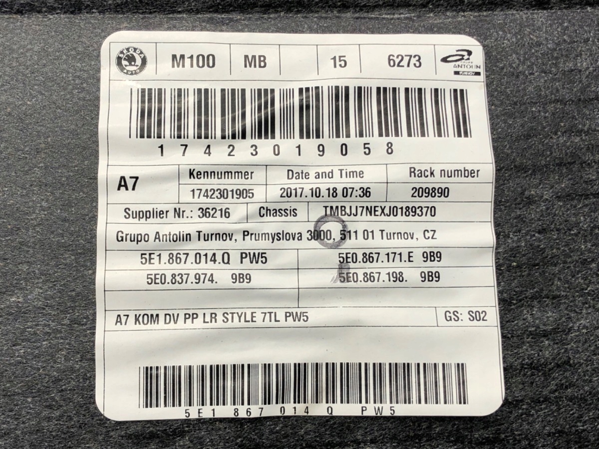 BOCZEK DRZWI PRAWY PRZÓD SKODA OCTAVIA III Kombi TAPICERKA Producent części OEM