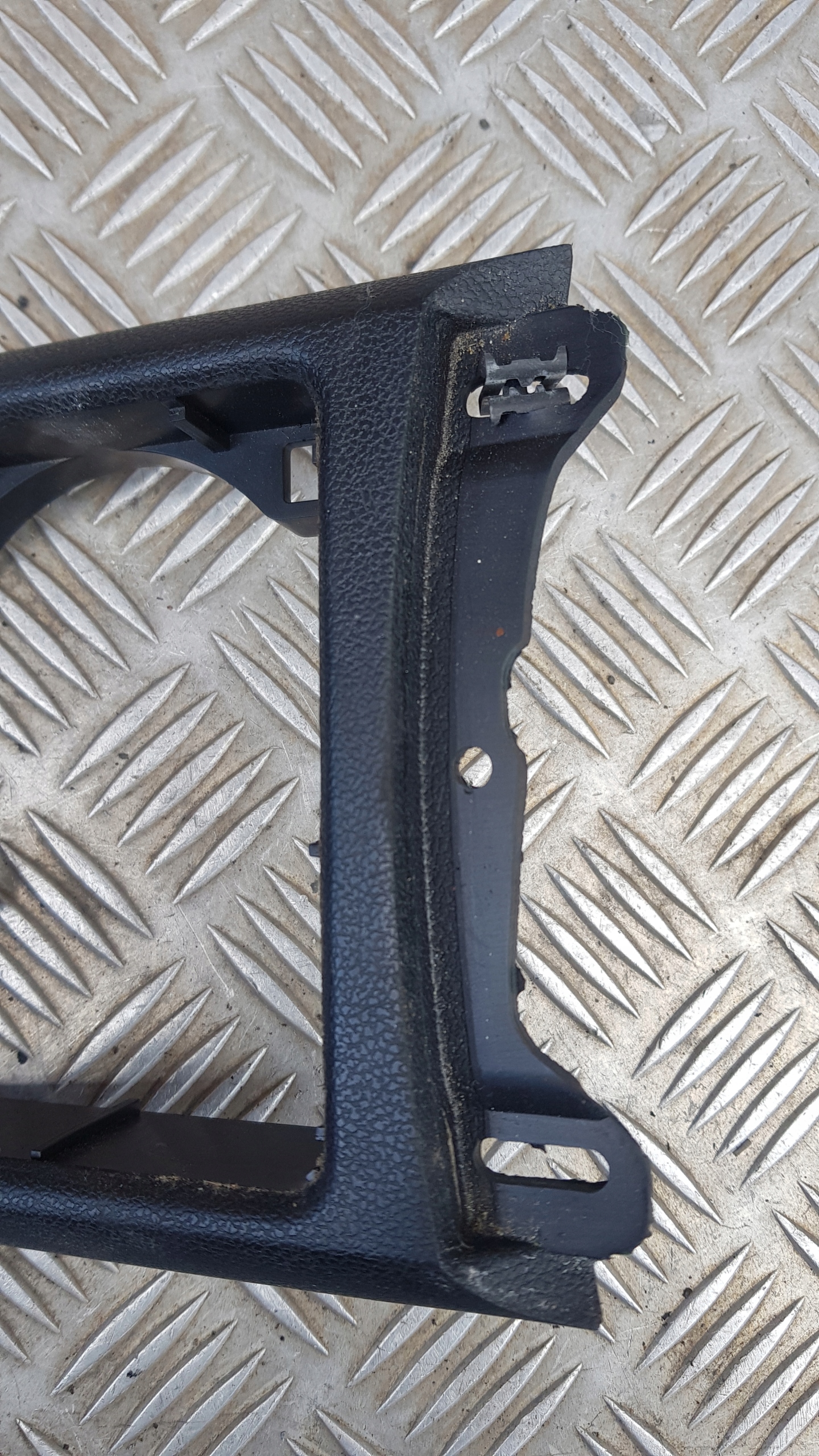 MERCEDES B KLASSA W245 Blende Abdeckung Gehäuse TUNEL mitte A1696800607