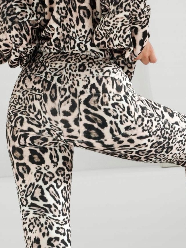 By Mielczarkowski prémiové velurové legíny Push-Up, pohodlné, Leopard S