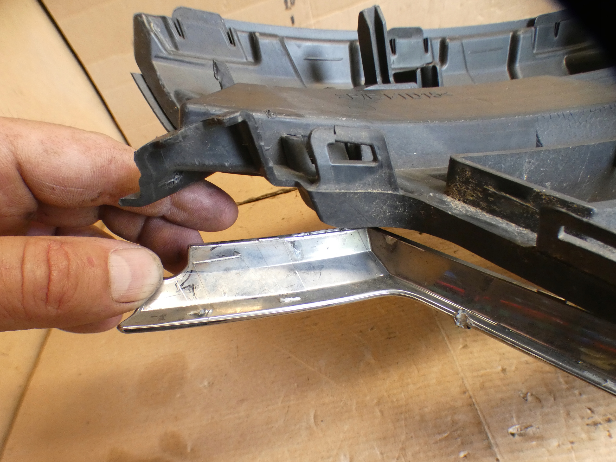 Grille RENAULT EXPRESS II 622565187R