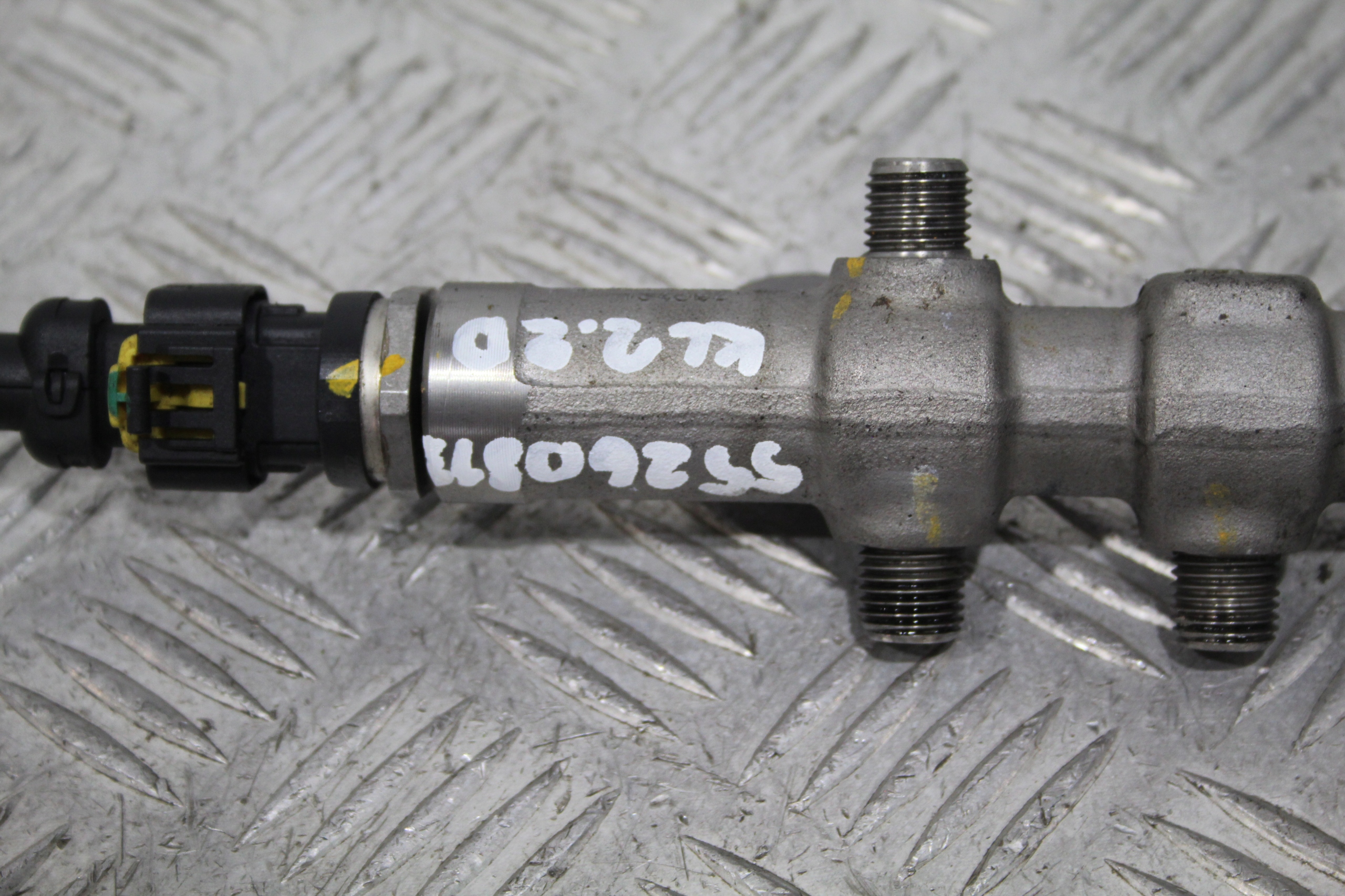 RAMPE INJECTION JEEP CHEROKEE KL 55260843