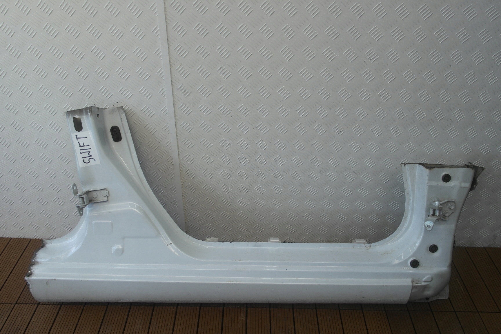 SUZUKI SWIFT MK7 10-17 5D threshold ZE SLUPKIEM right BOK pillar OE