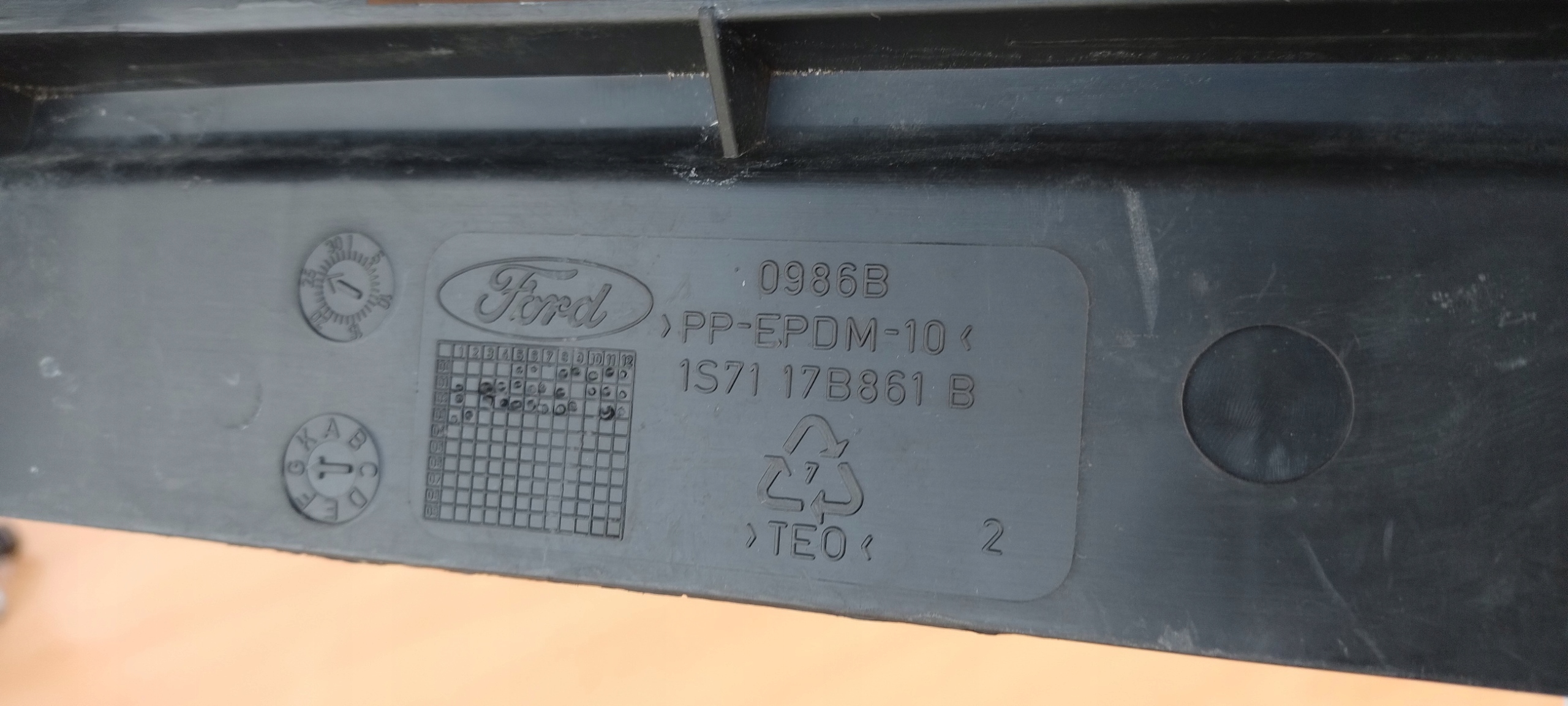 FORD MONDEO MK3 KOMBI bumper bracket rear part central