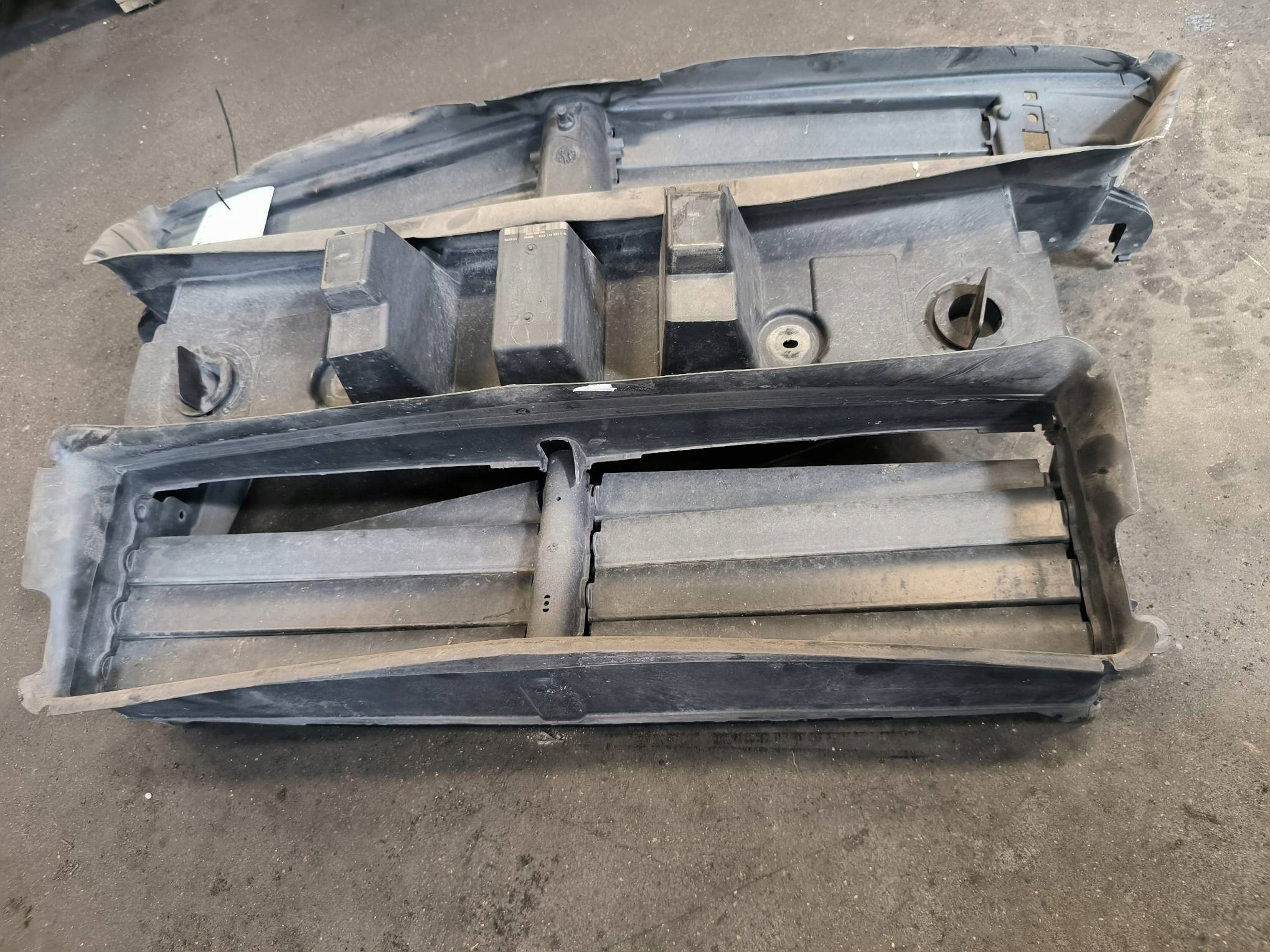 support panel for radiators EJ7B-8475-AL LINCOLN MKC