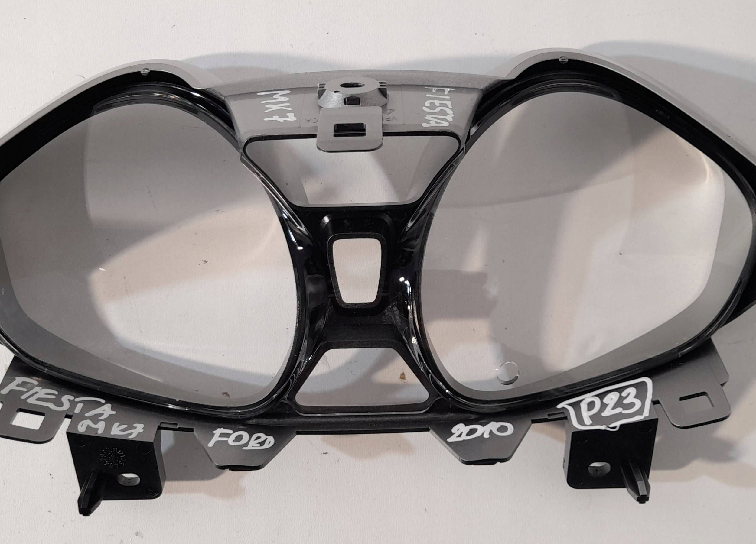 Ford Fiesta MK7 frame predkosciomierza VP8A6F10894CA (P23)