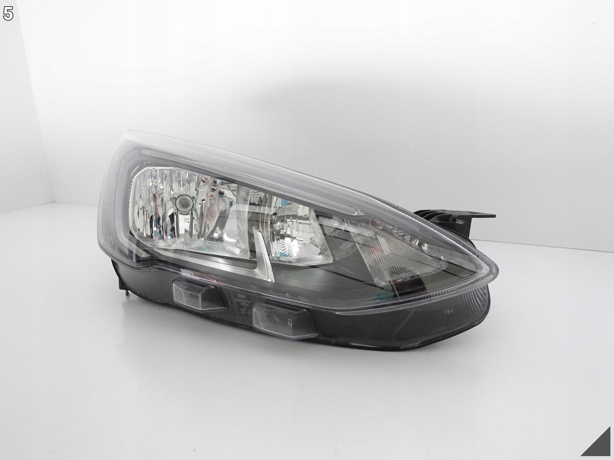 FORD FOCUS IV MK4 18- light ZWYKLA+LED right EU