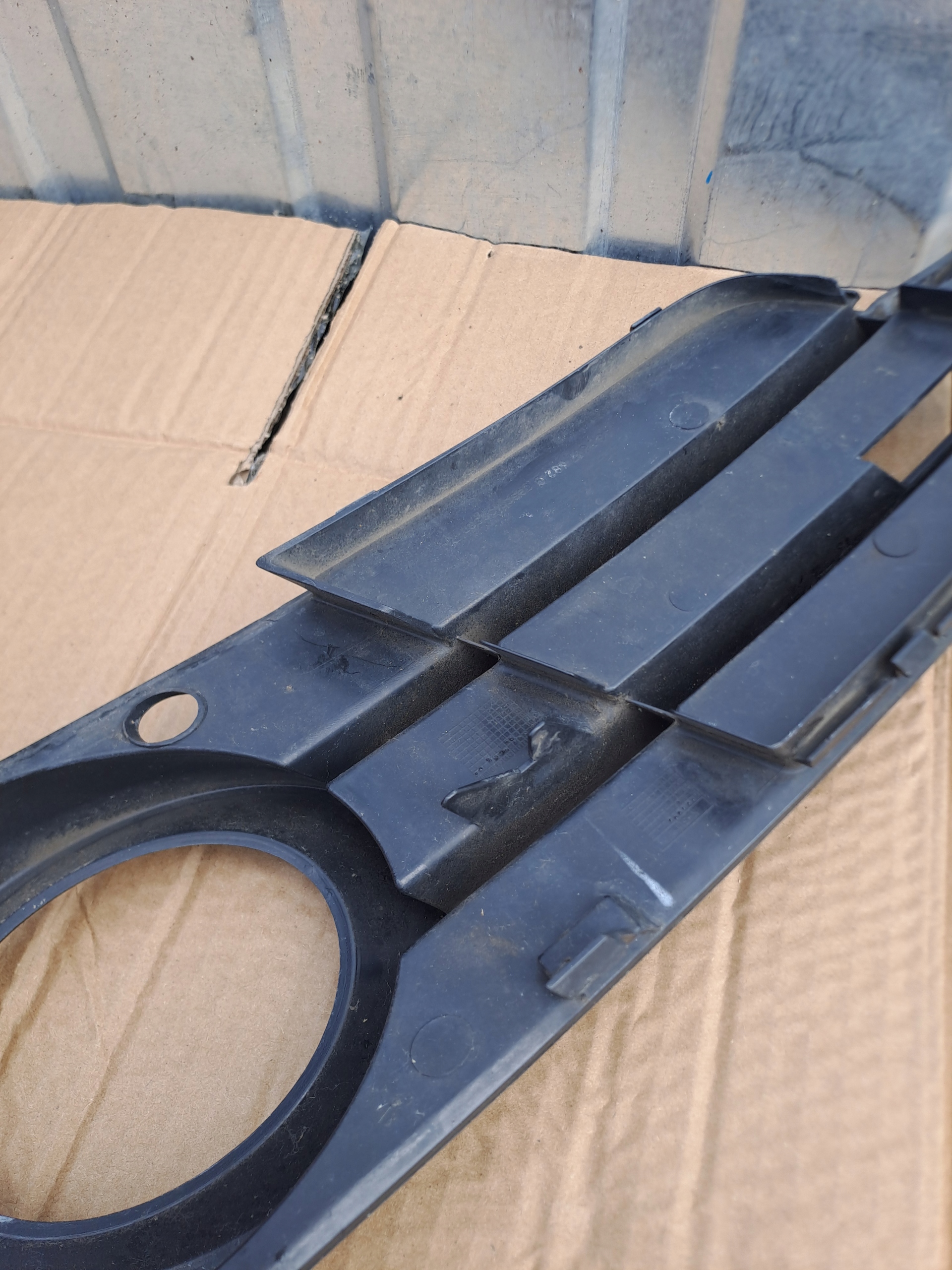 grid of a bumper right front right Audi A6 C7 2011- 4G0807682A