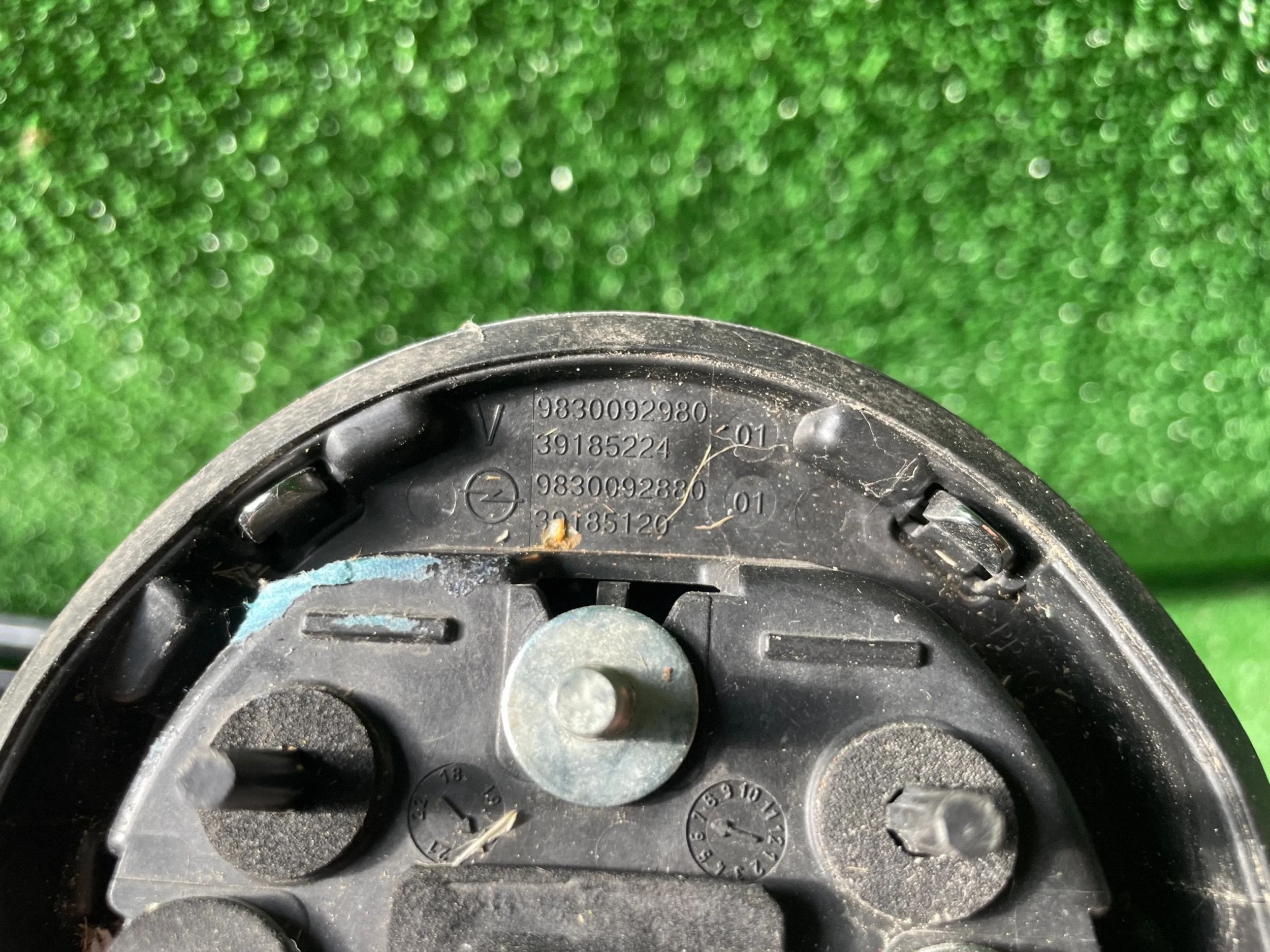 Opel Corsa F mikrostyk handle button bonnet otwieranie 9830092880