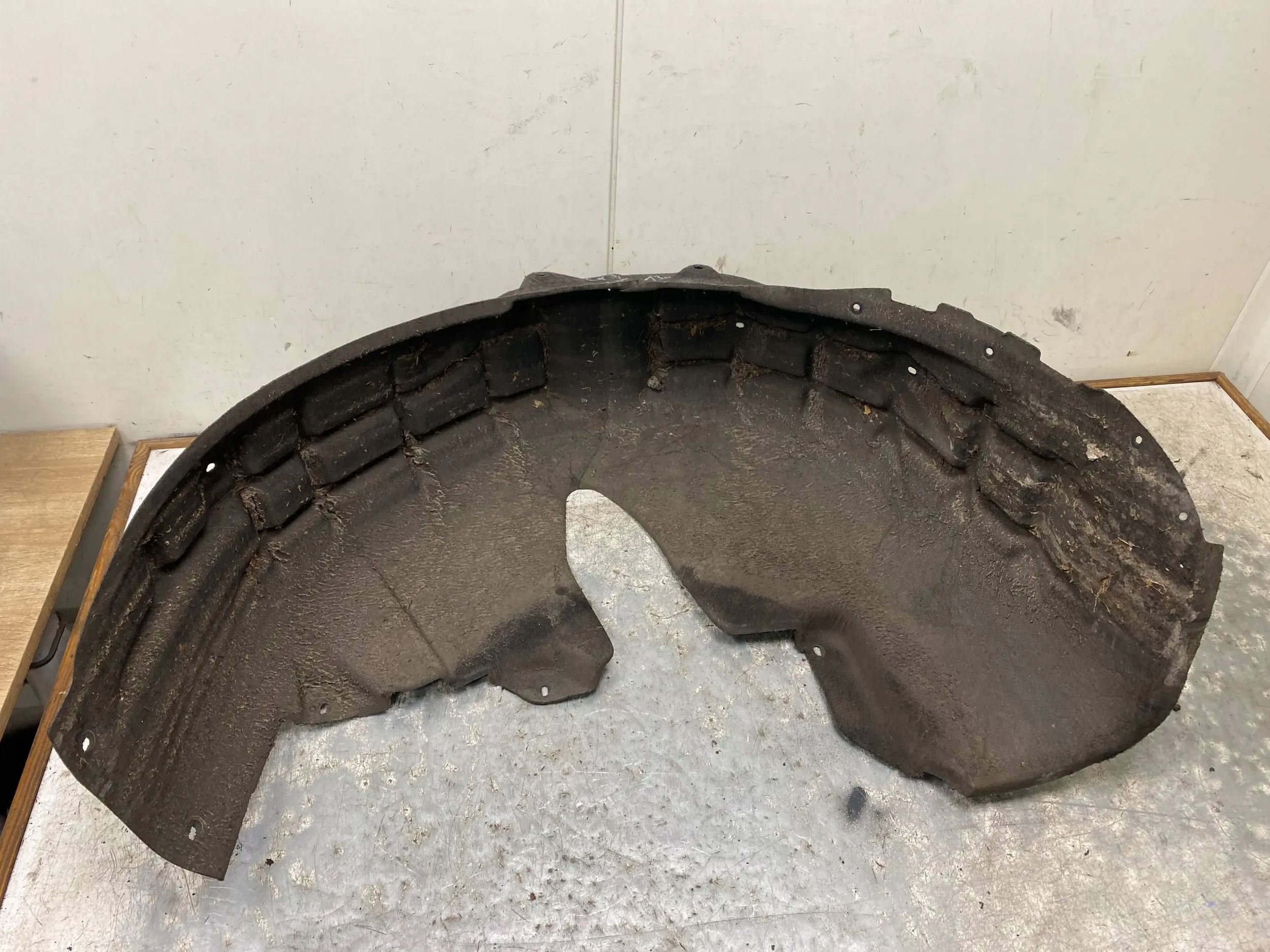 AUDI Q3 8U ORYGINALNE mudguard left rear part 8U0810171A