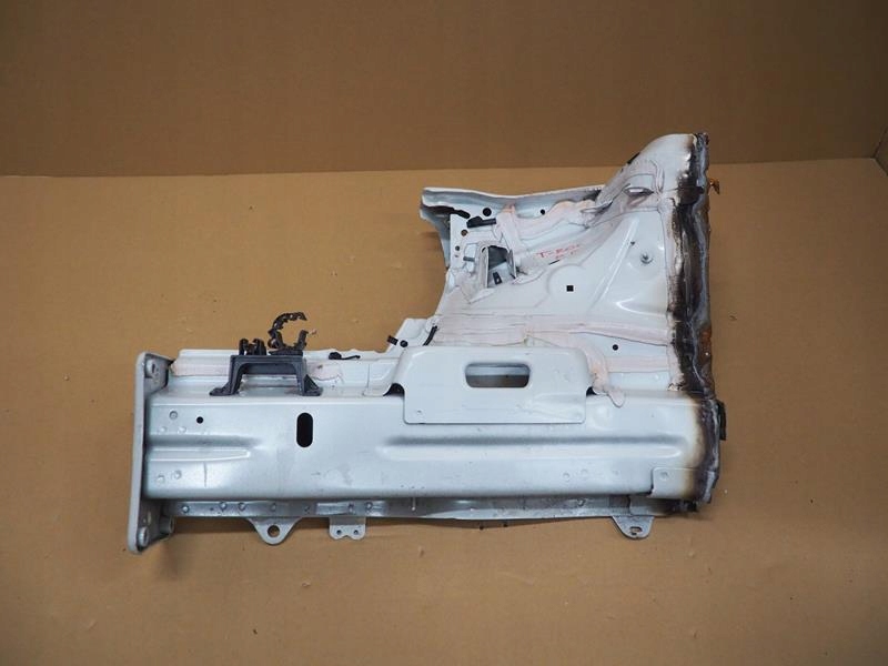 CWIARTKA PODŁUŻNICA PRAWA PRZEDNIA VW T-ROC