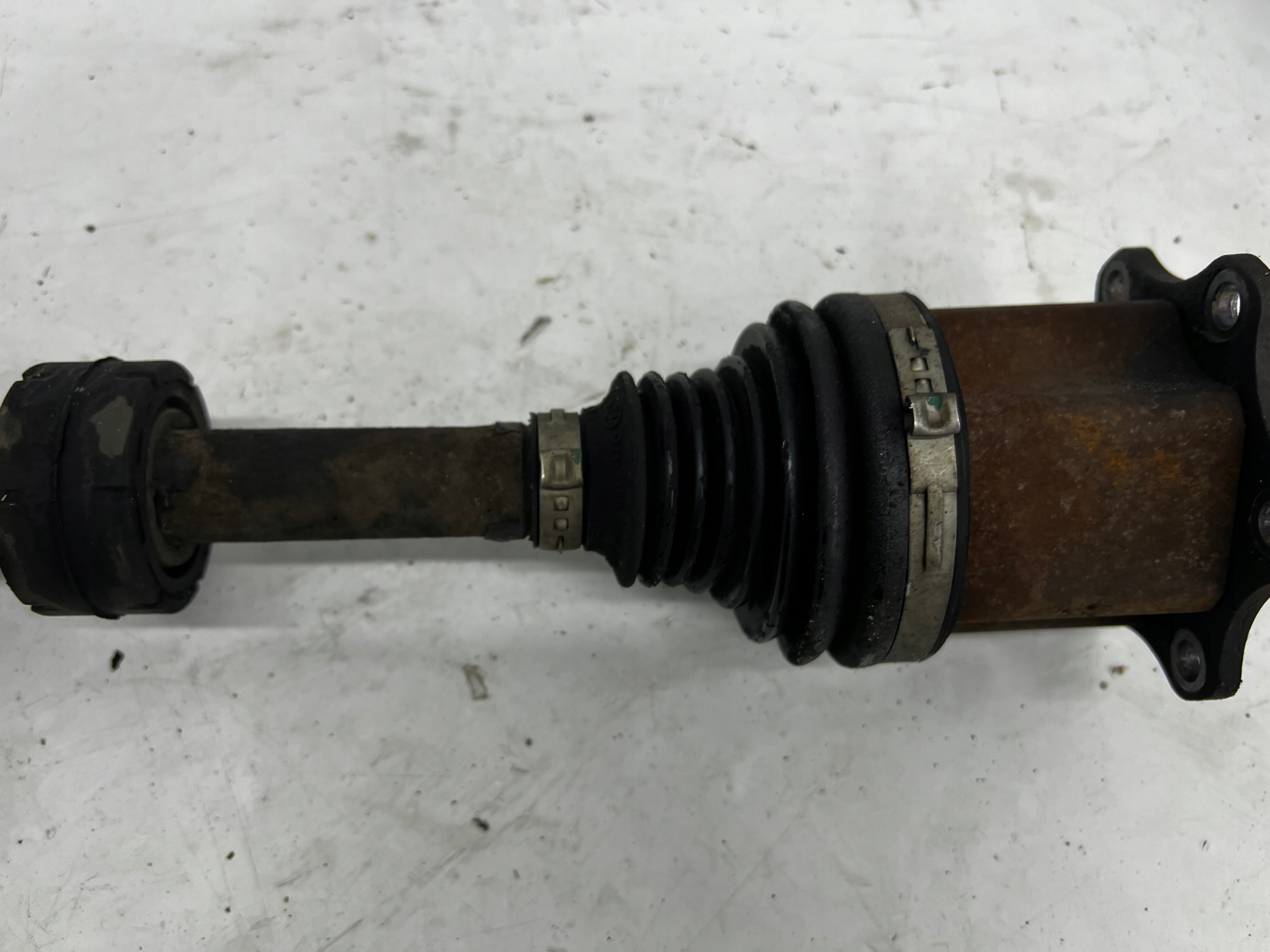 VW PASSAT B8 semi-axis left front 2.0 TDI DSG 3Q0407271AM