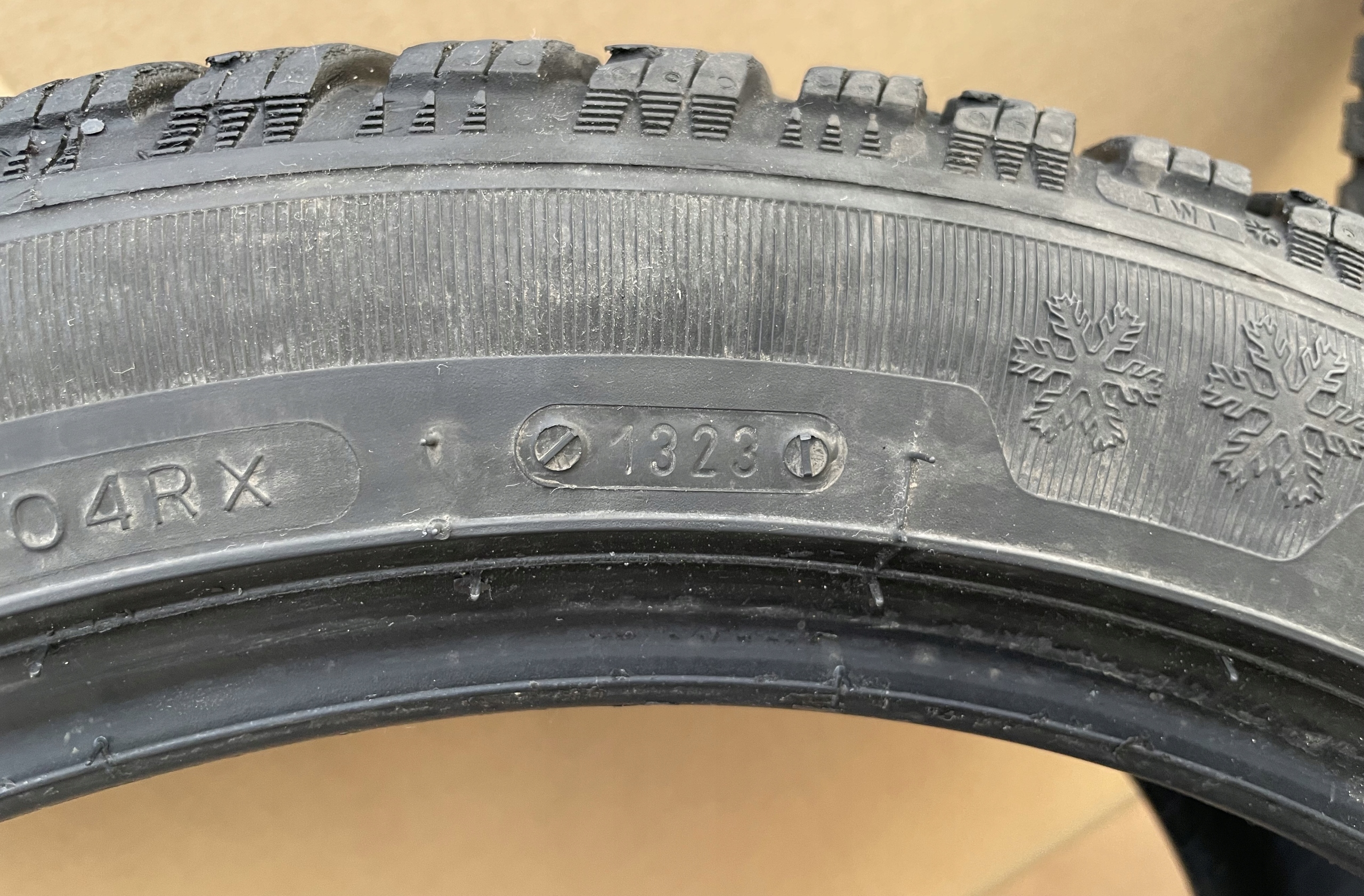 Caoutchouc 225/45/18 TAURUS ZIMA 2023 ROK 5,5 MM IDEAL