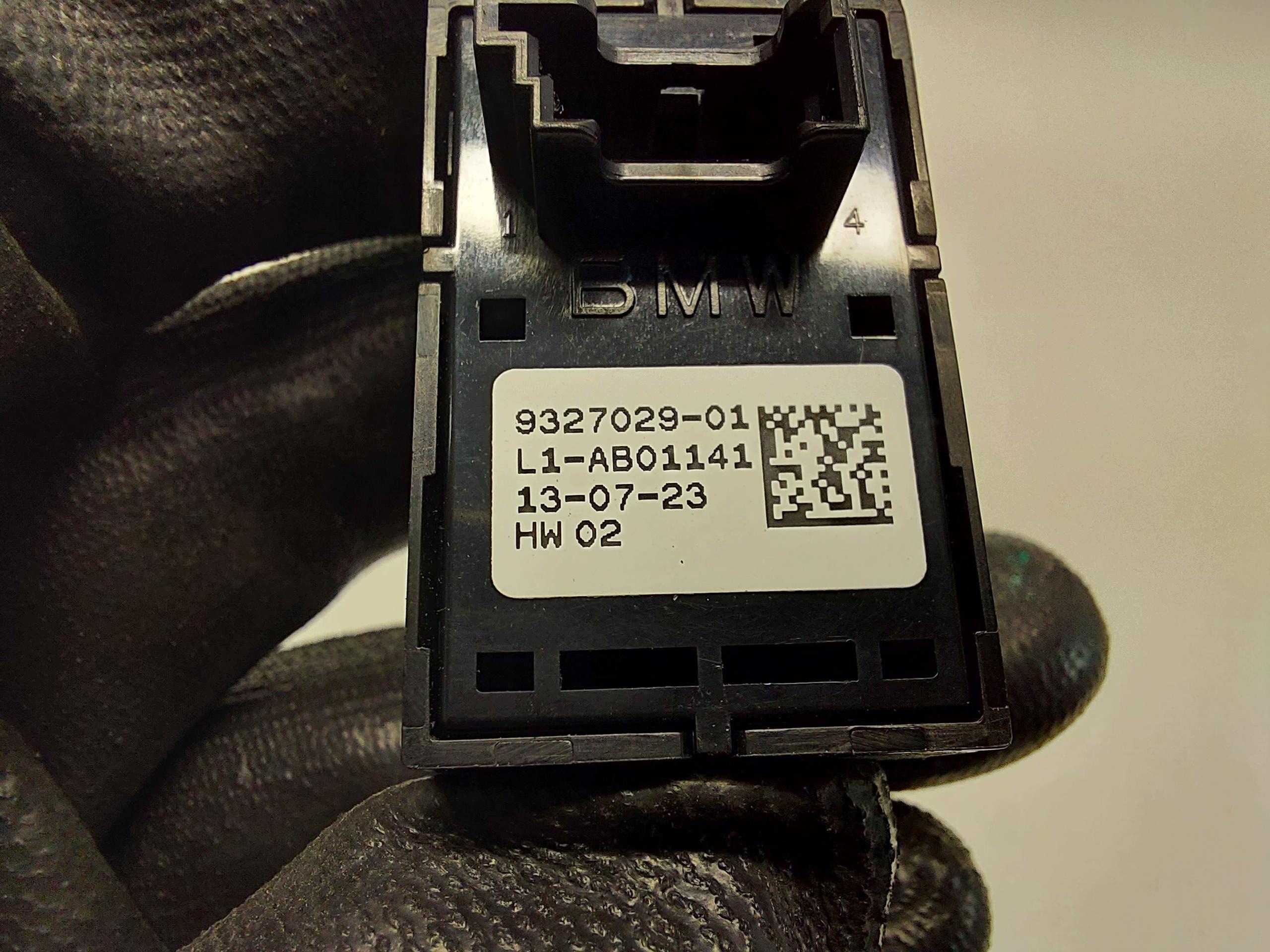 BMW G02 X4 M40i 2023r opening control switch bonnet 9327029