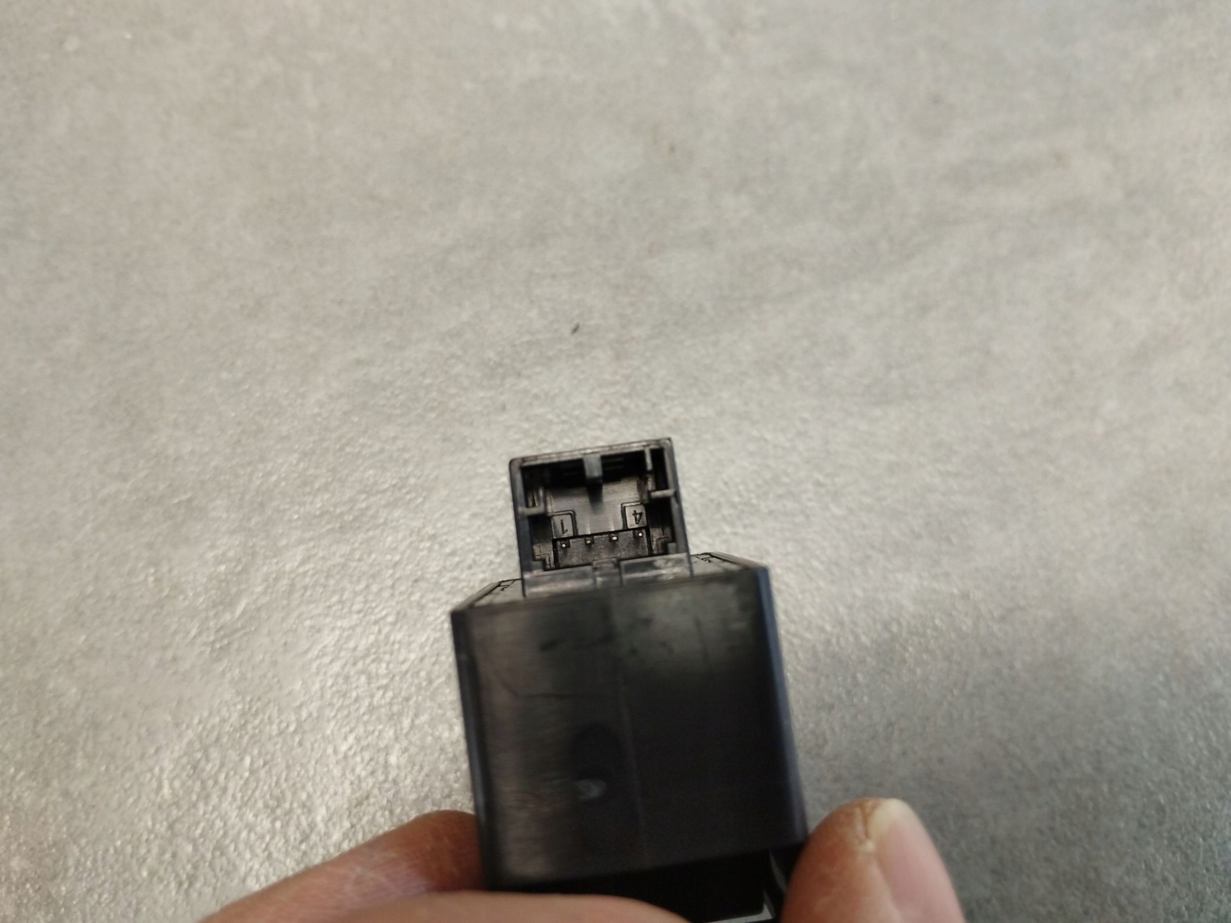 Audi A5 B10 button of the opening bonnet 85E959831A