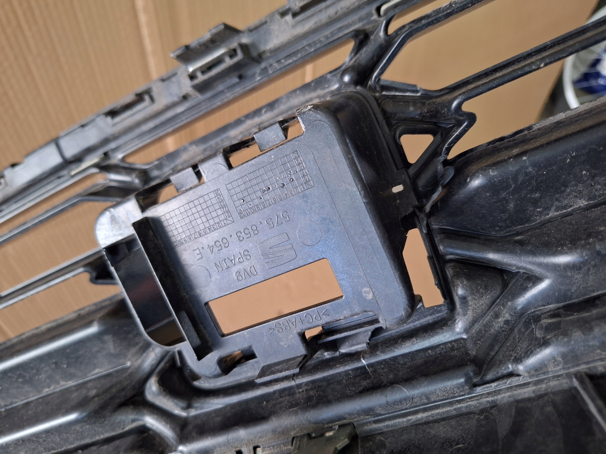 Seat Ateca grille radiator grill front 575853654E