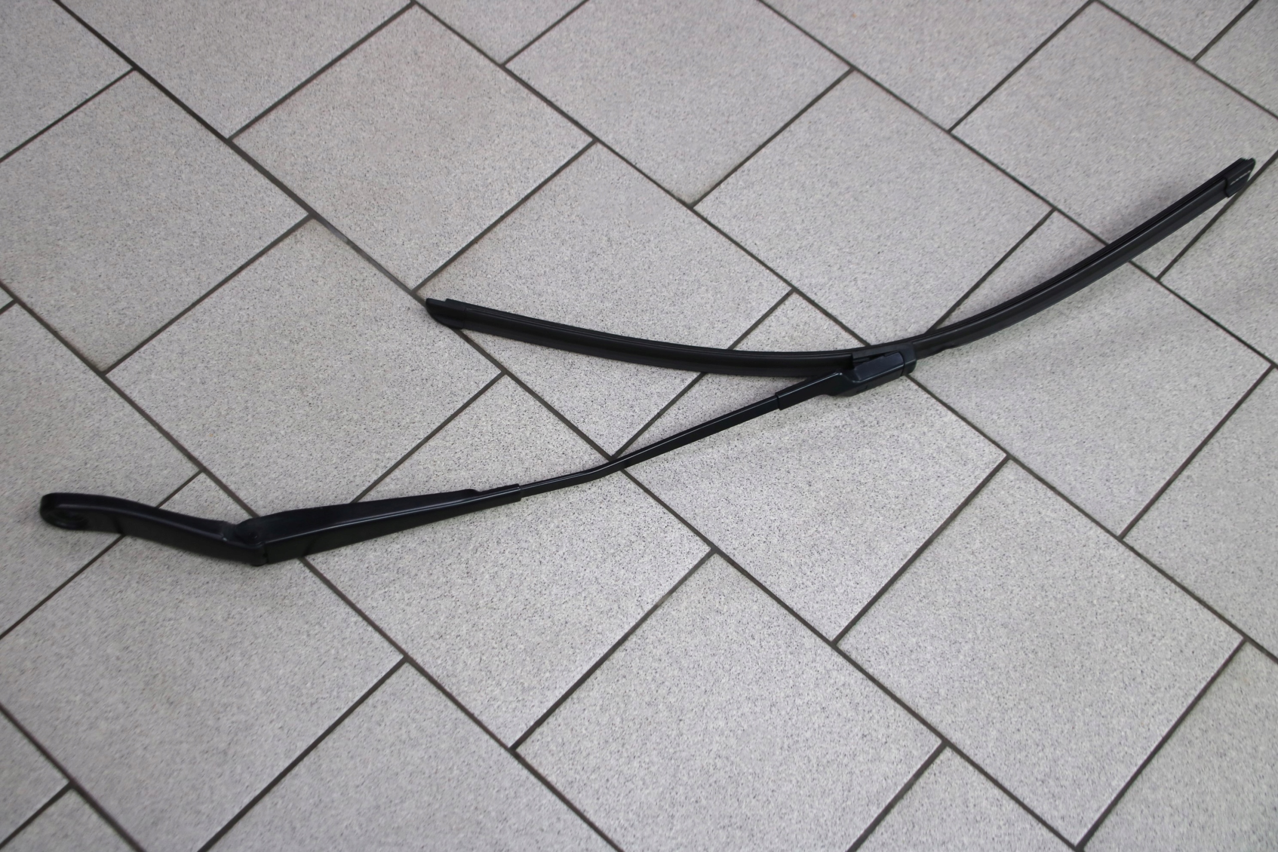 VOLVO XC60 and wiper arm left front left front EUROPA 30753525
