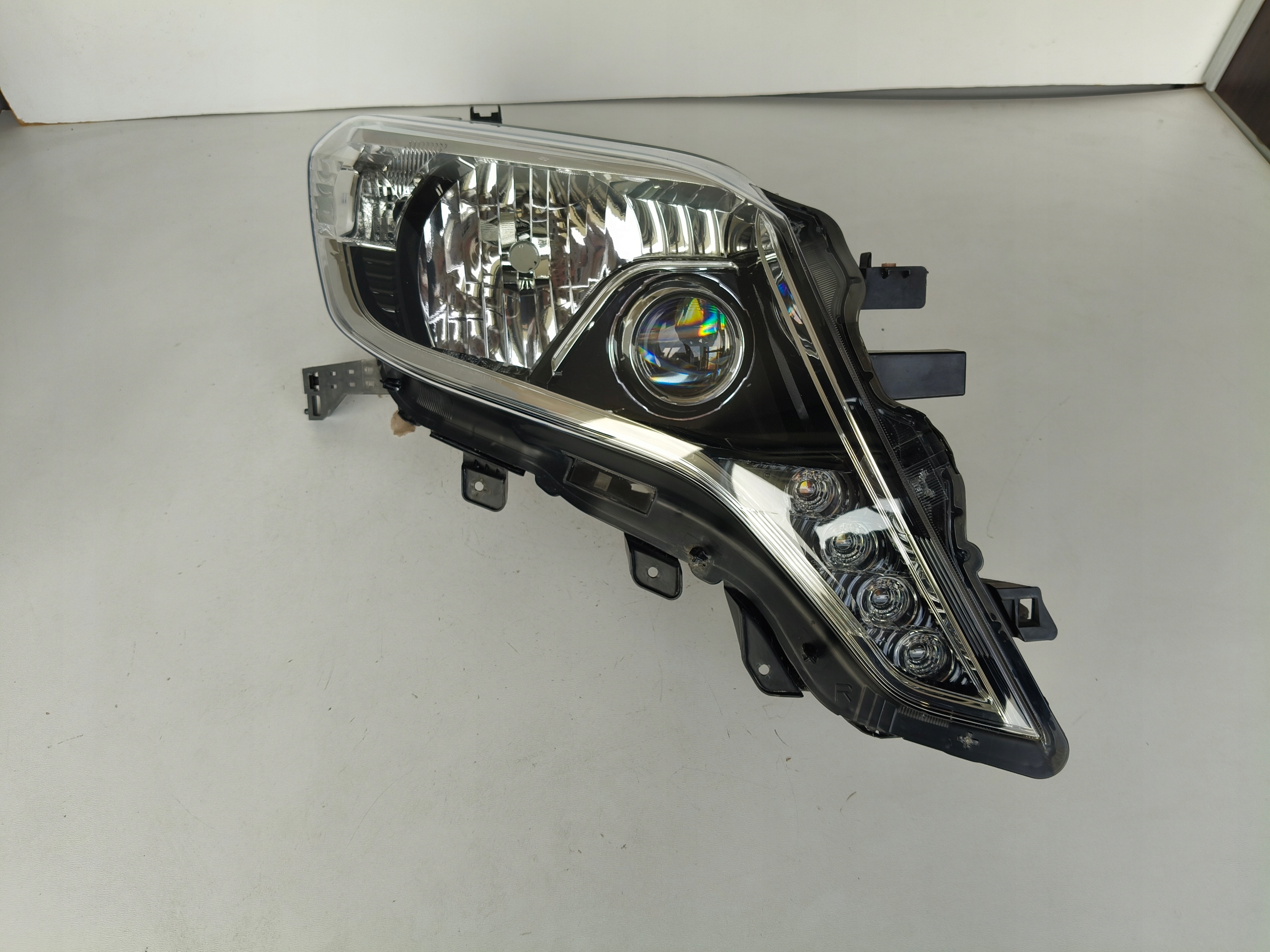 light right REFLEKTOR TOYOTA LAND CRUISER 14- LIFT LED