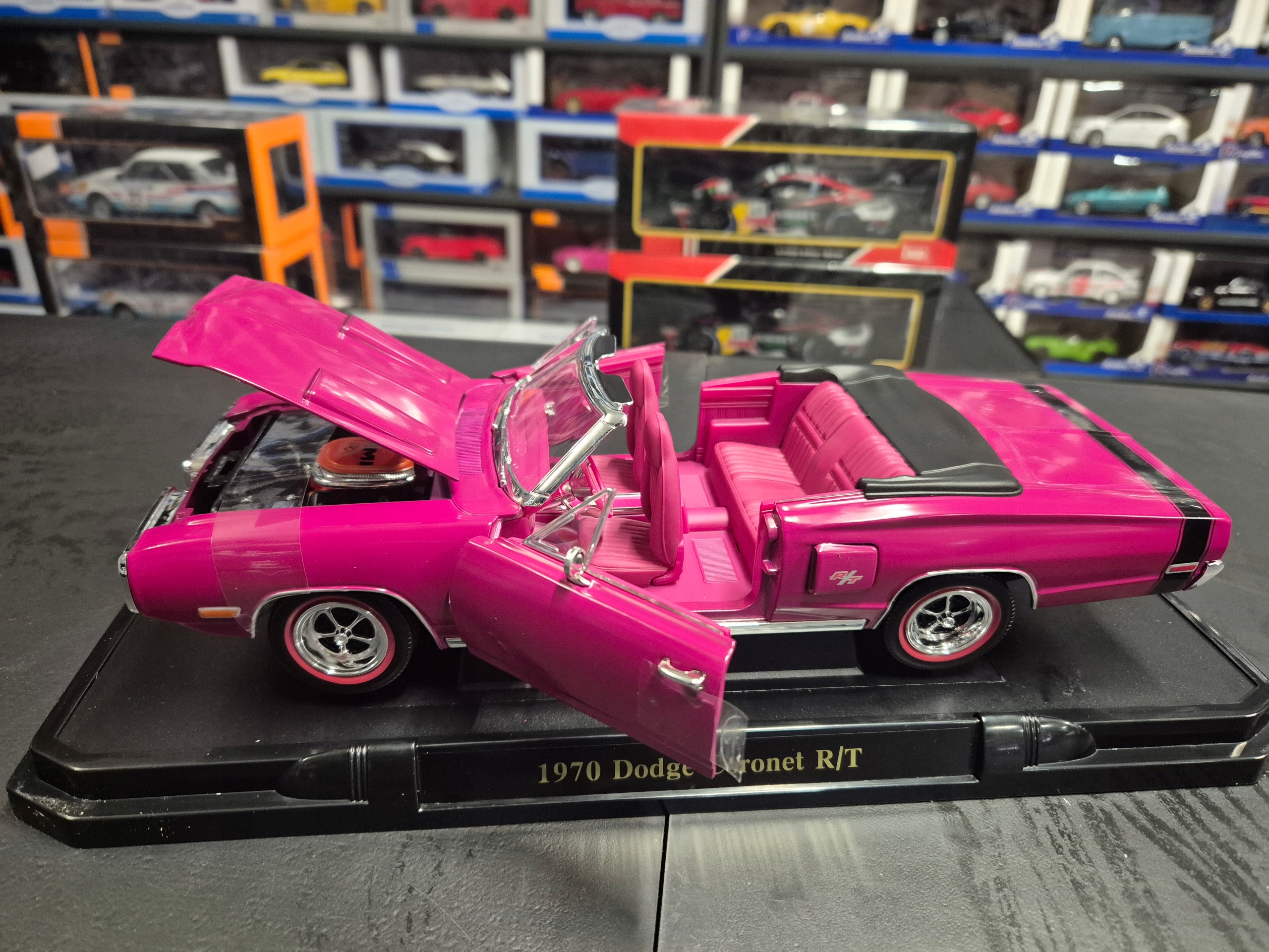 DODGE CORONET R/T 1/18 ROAD SIGNATURE LDC 92548 EAN (GTIN) 4052176924853