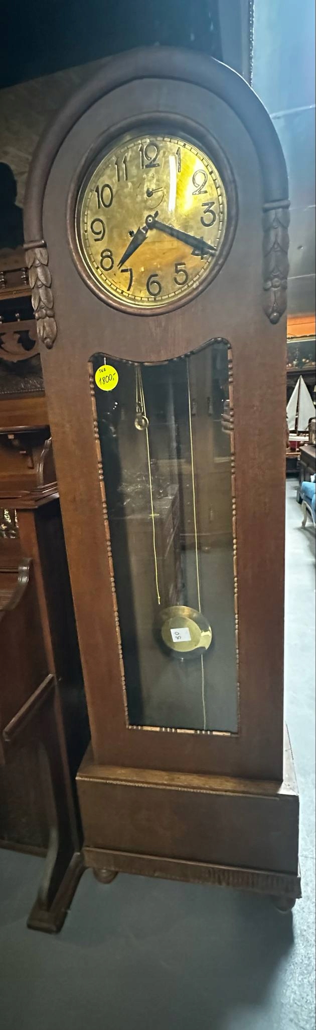 Zegar stojący w stylu klasycznym