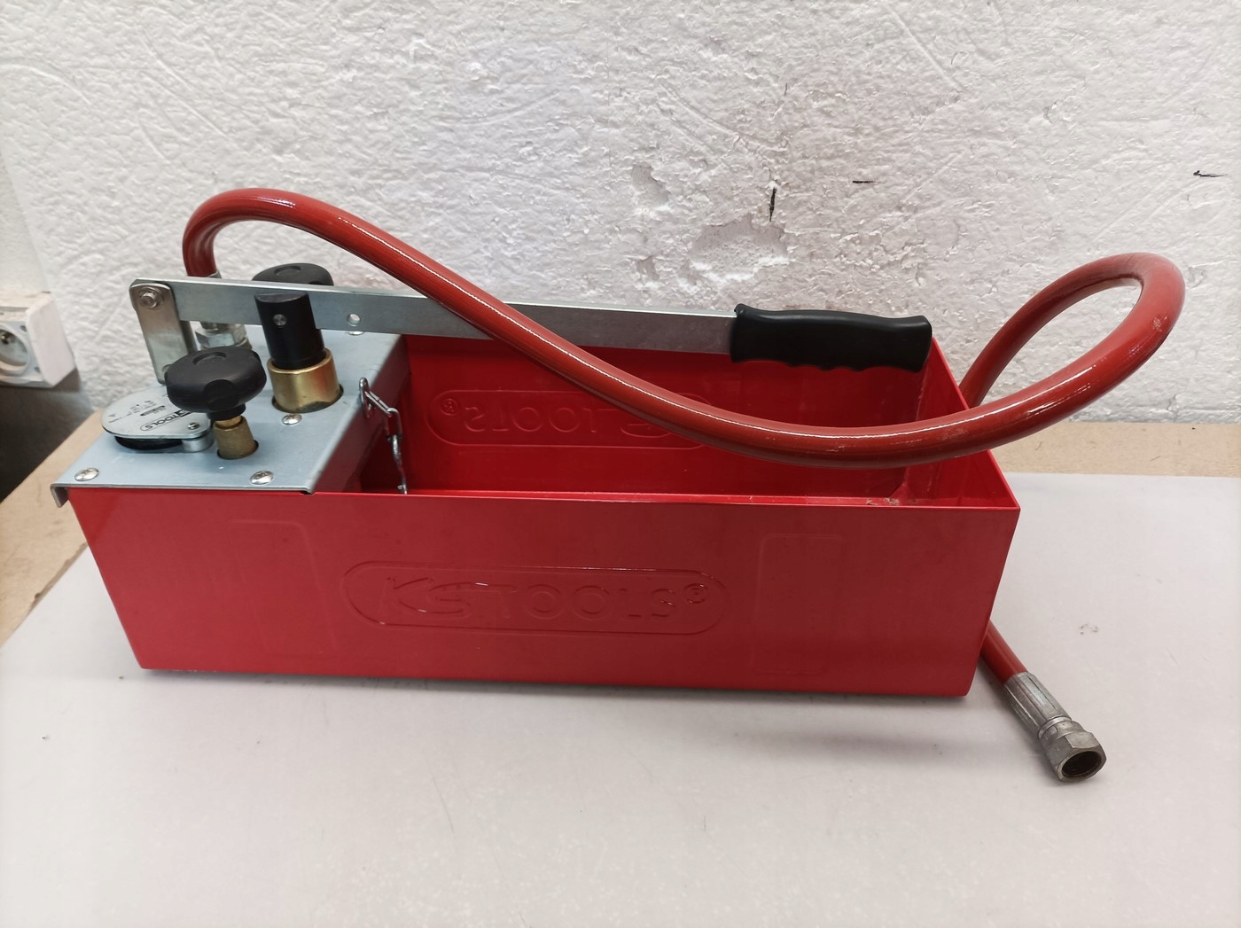 S32 KS Tools 902.1004 Pompa do prób ciśnieniowych 12 L Marka KS Tools