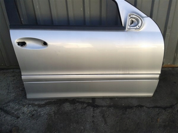 DRZWI PRAWE PRZEDNIE MERCEDES C KLASA W203 744 Producent Mercedes
