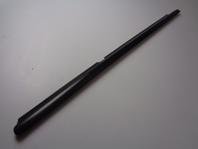 LISTWA ZGARNIAJĄCA SZYBY PRAWY TYŁ MERCEDES ML W164