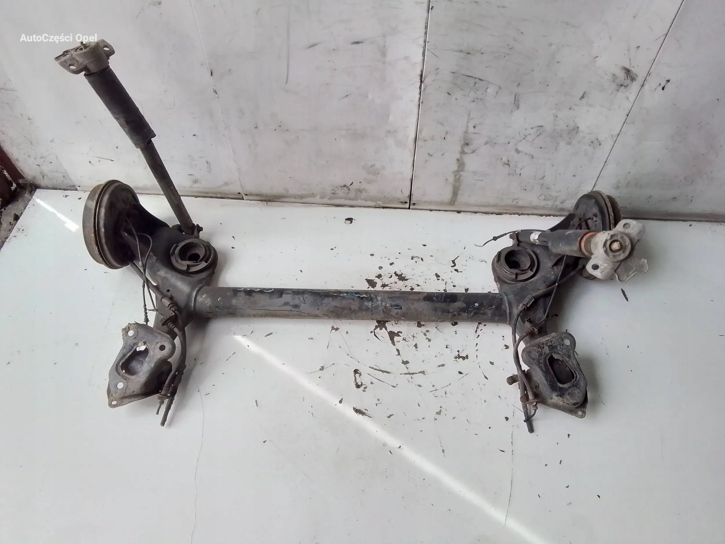 Opel Corsa E 5D BELKA ZAWIESZENIA TYŁ