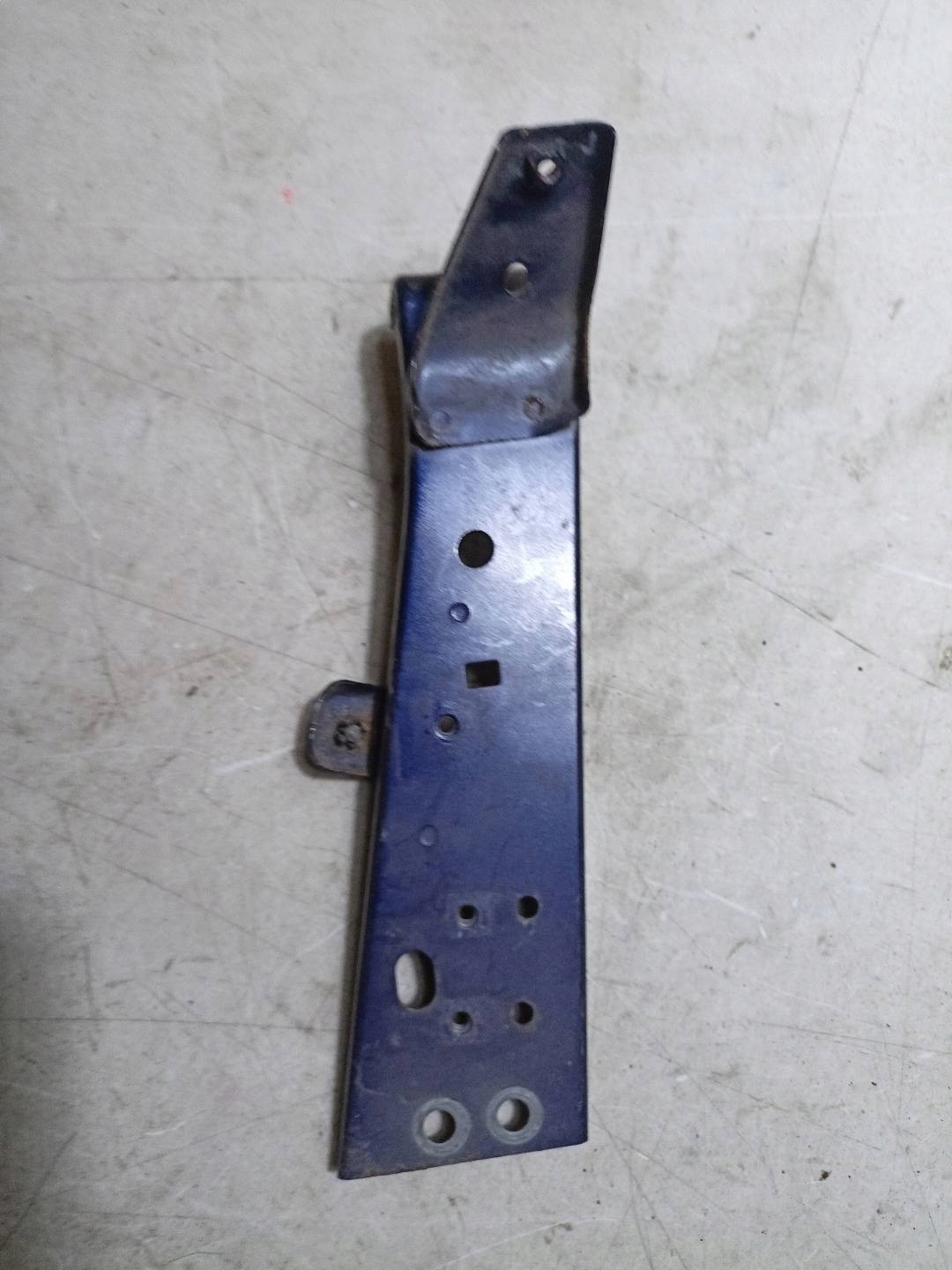 bracket mounting of a fender left side Mazda 6 3 GJ 2014