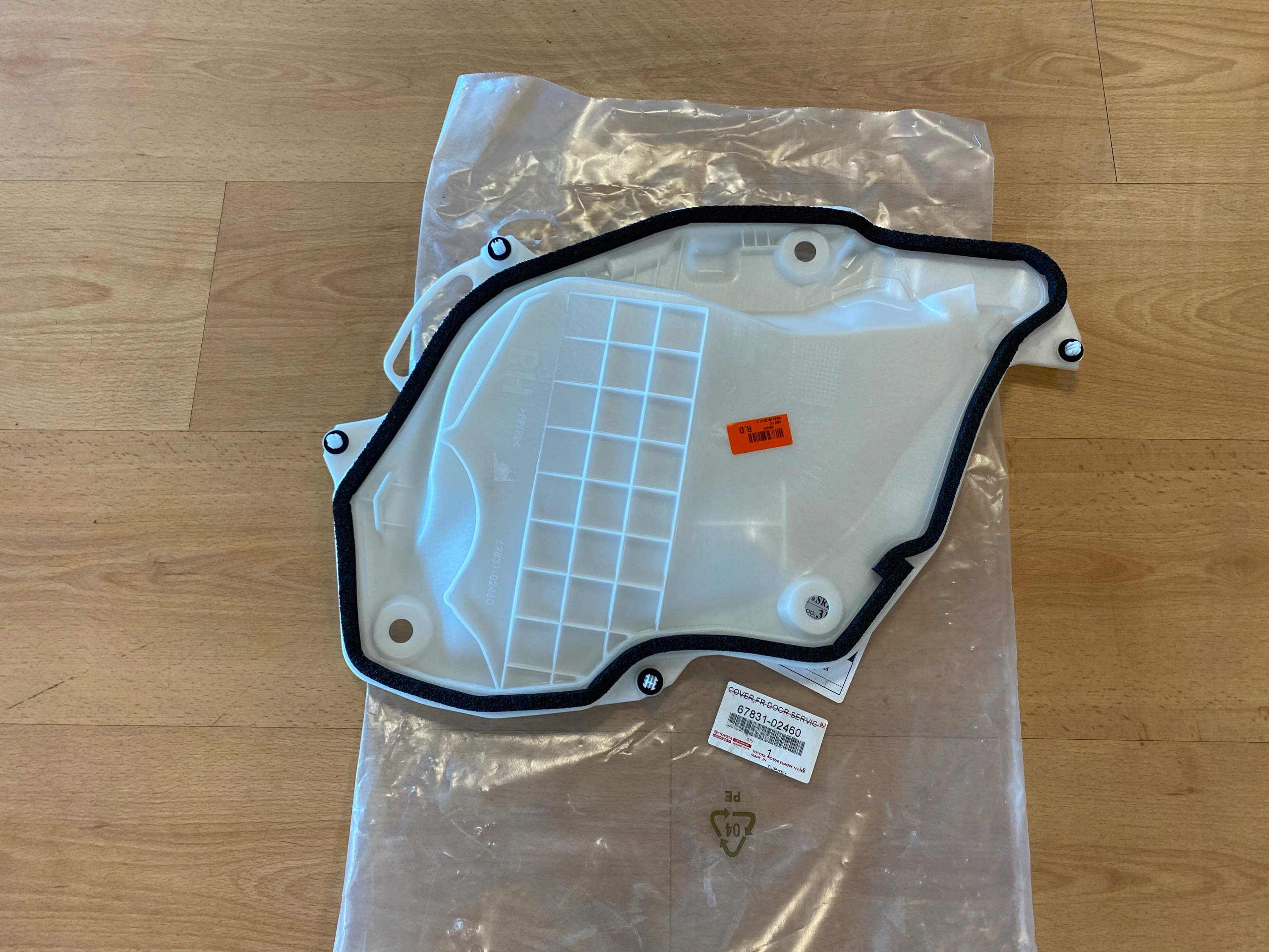 67831-02460 - COROLLA XII E210 звукоизоляция панель двери правая P