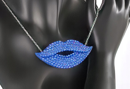 

Modna zawieszka / usta w cyrkoniach