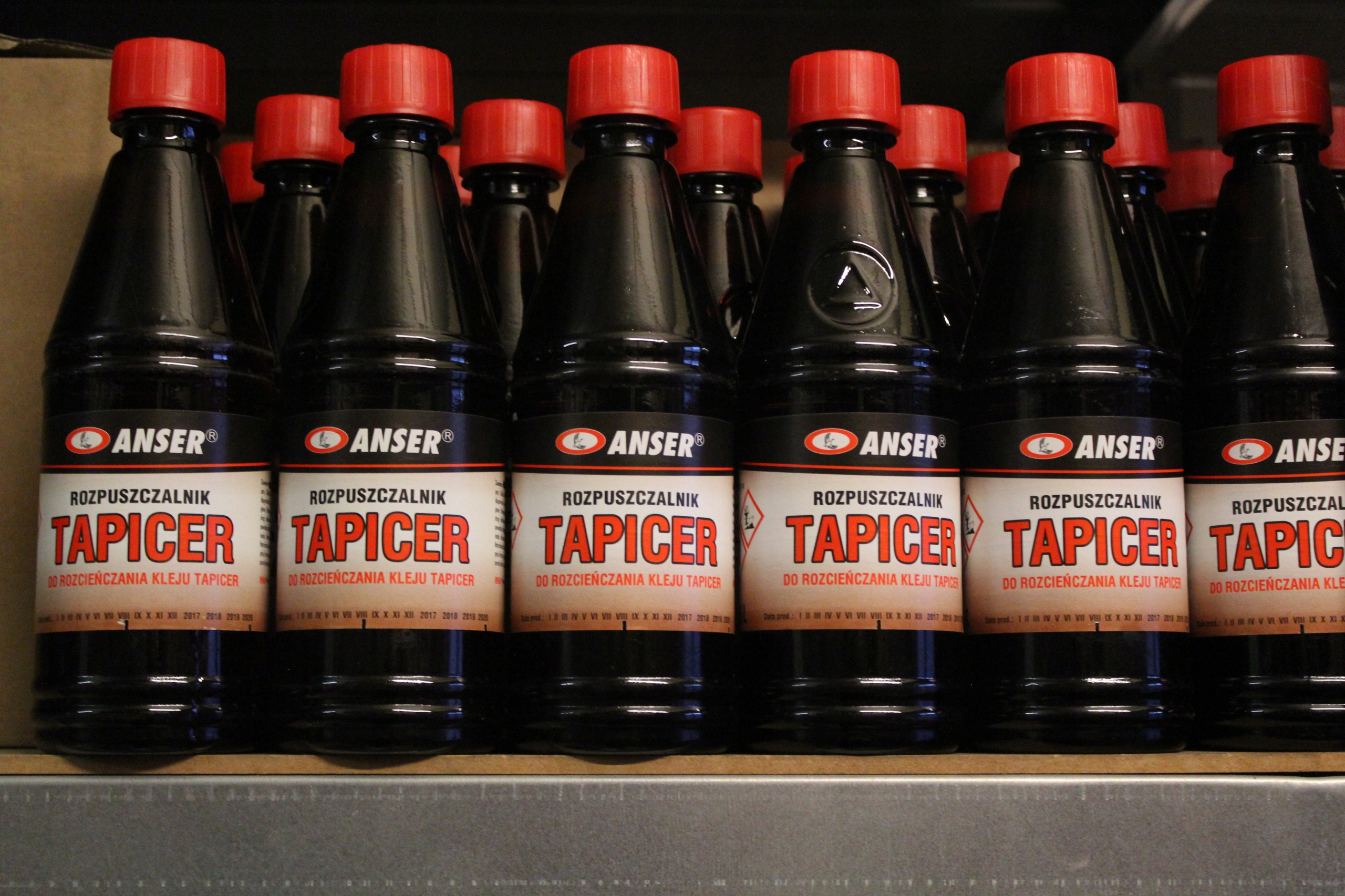 ROZPUSZCZALNIK DO KLEJU TAPICER TKANINA PODSUFITKI Marka Anser